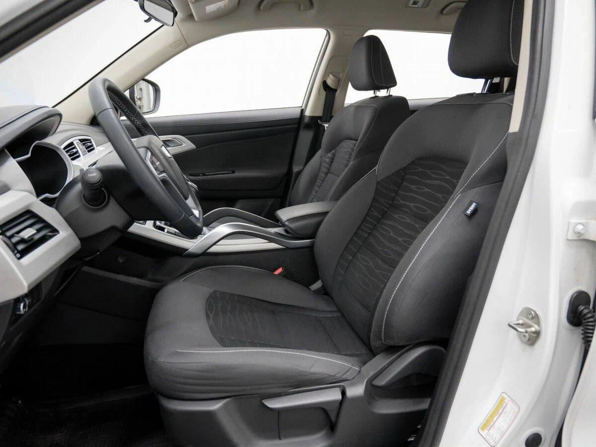 Geely Atlas 2020, белый