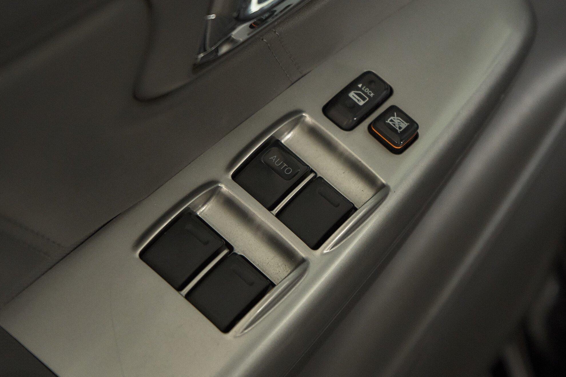 Toyota Hilux 2013, черный
