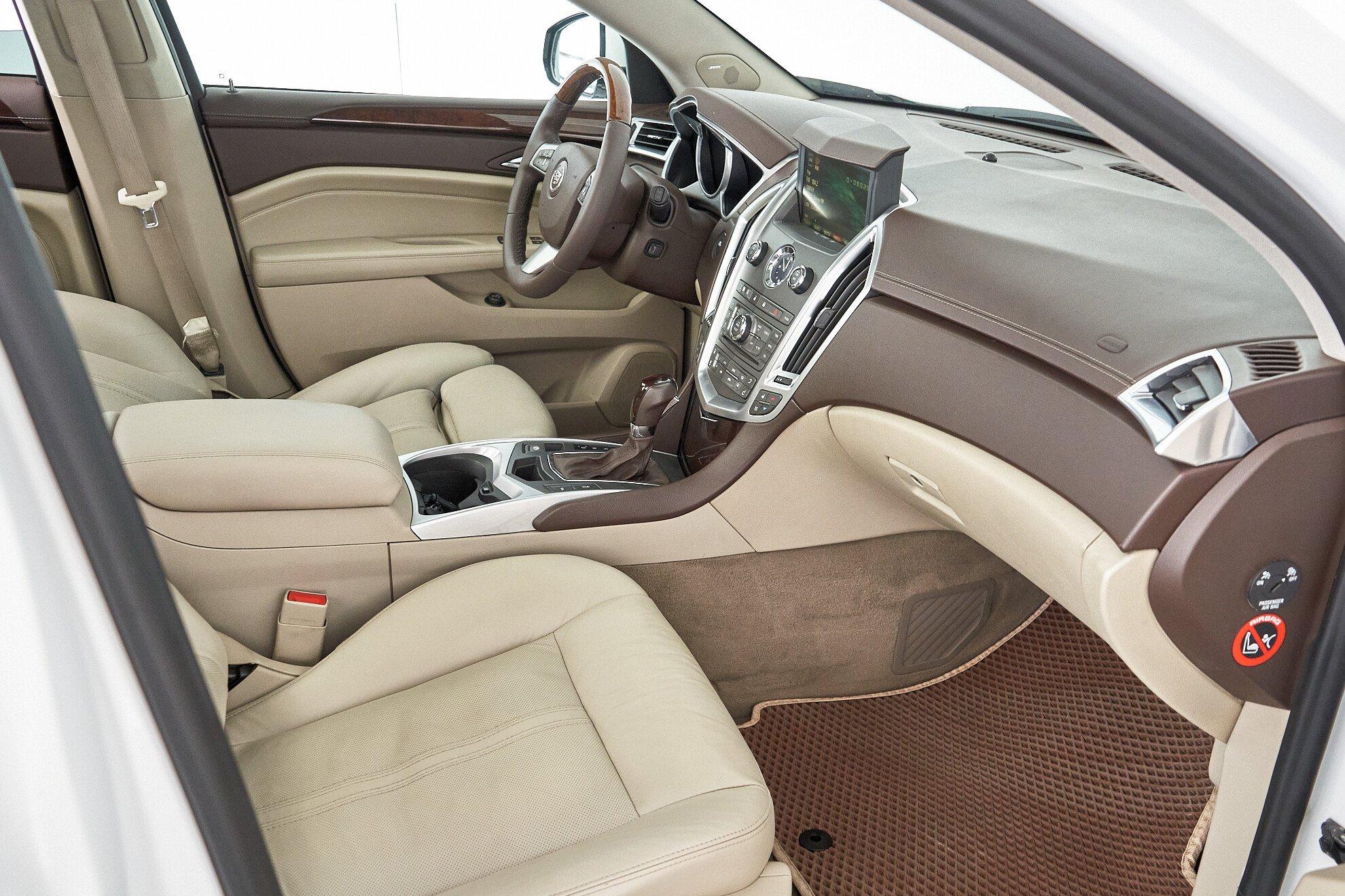 Cadillac SRX 2011, белый