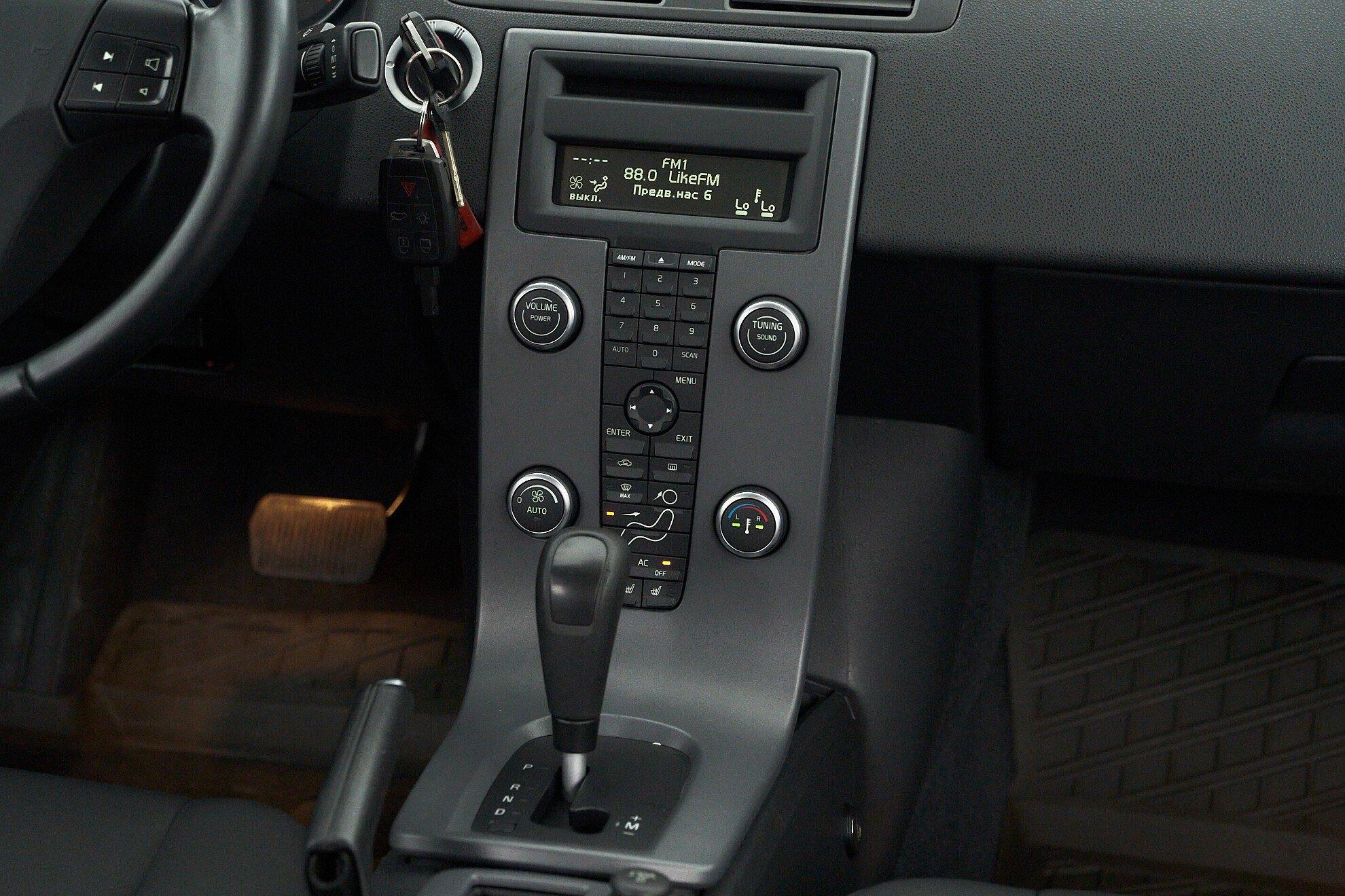 Volvo S40 2012, черный