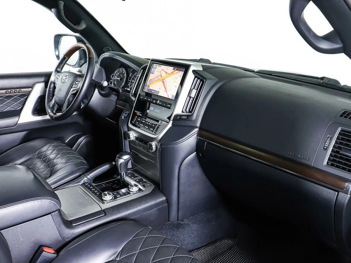 Toyota Land Cruiser 2018, черный