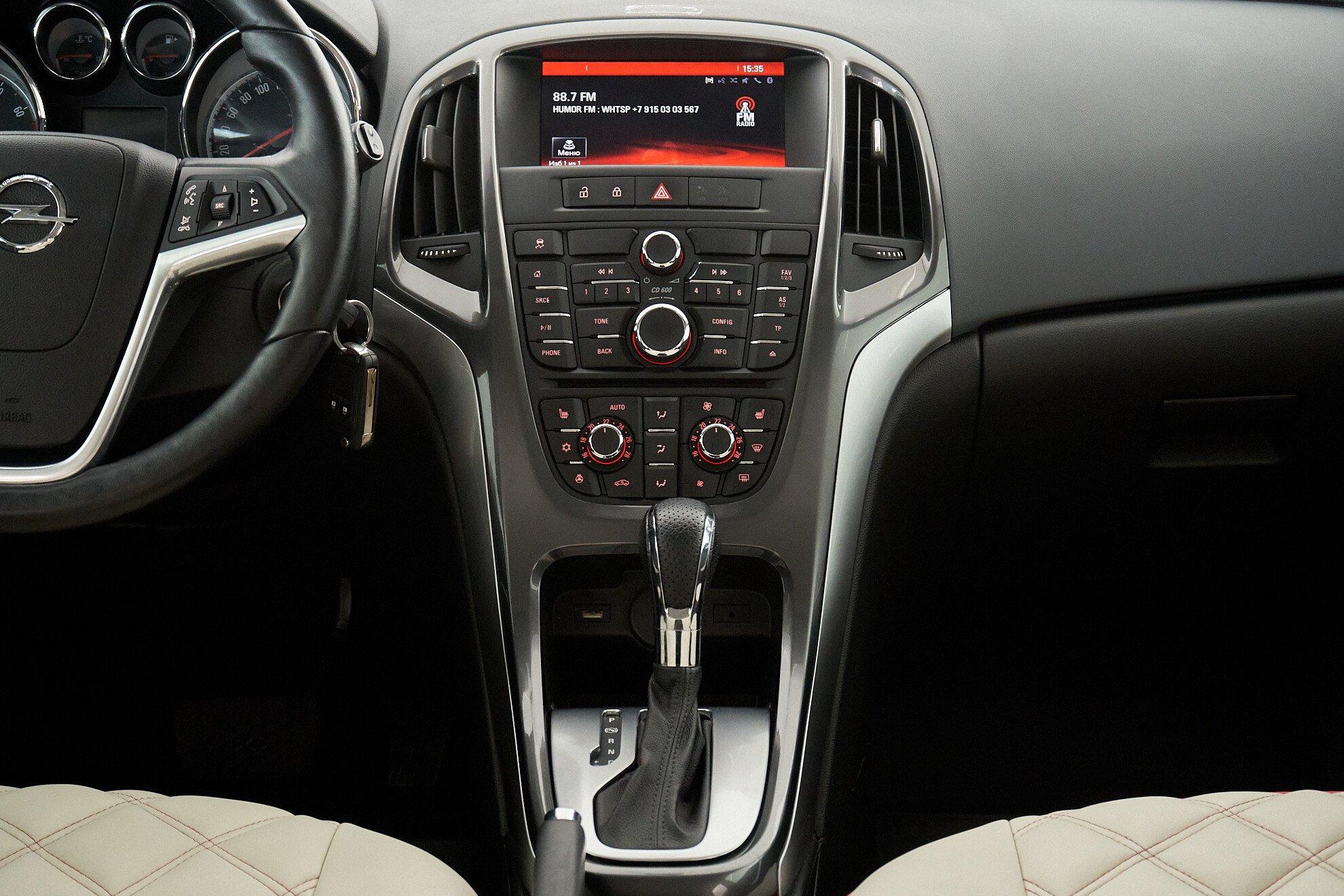 Opel Astra 2014, черный