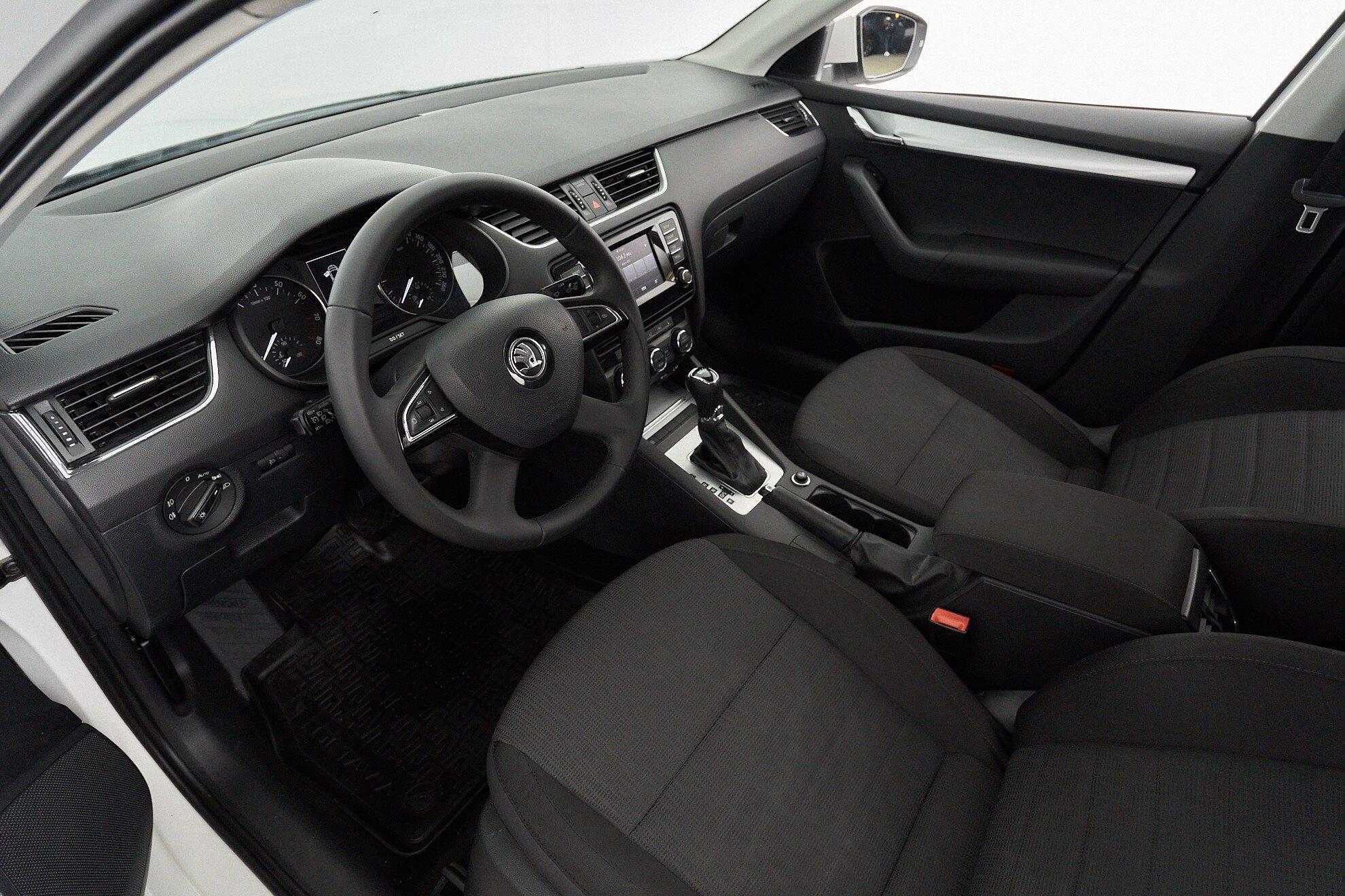 Skoda Octavia 2014, белый