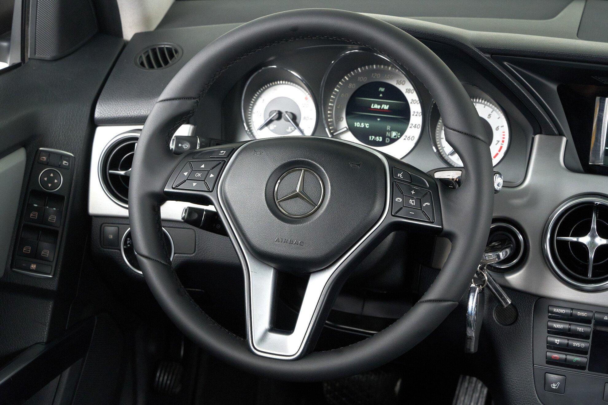 Mercedes-Benz GLK-Класс 2014, коричневый