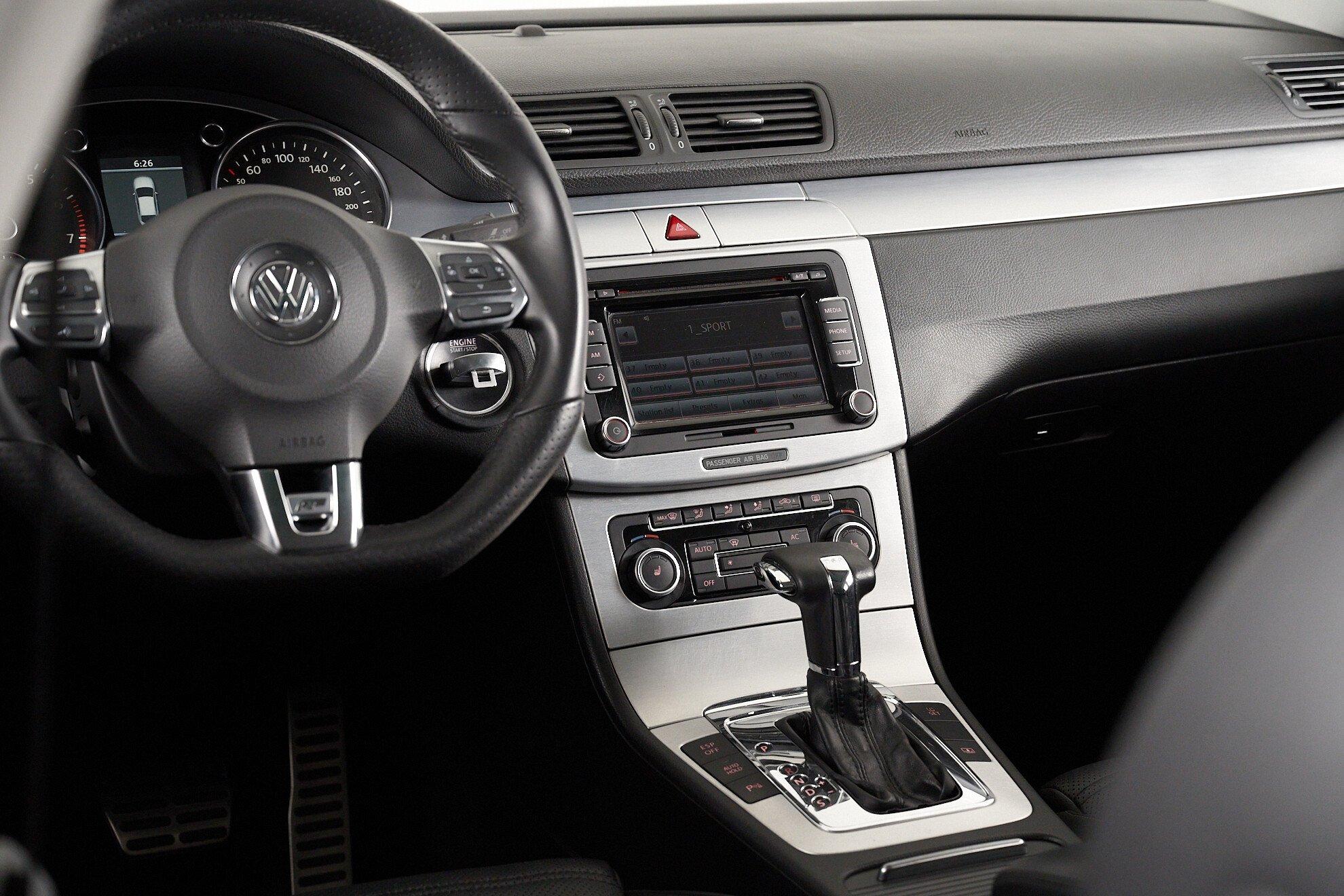 Volkswagen Passat CC 2010, белый