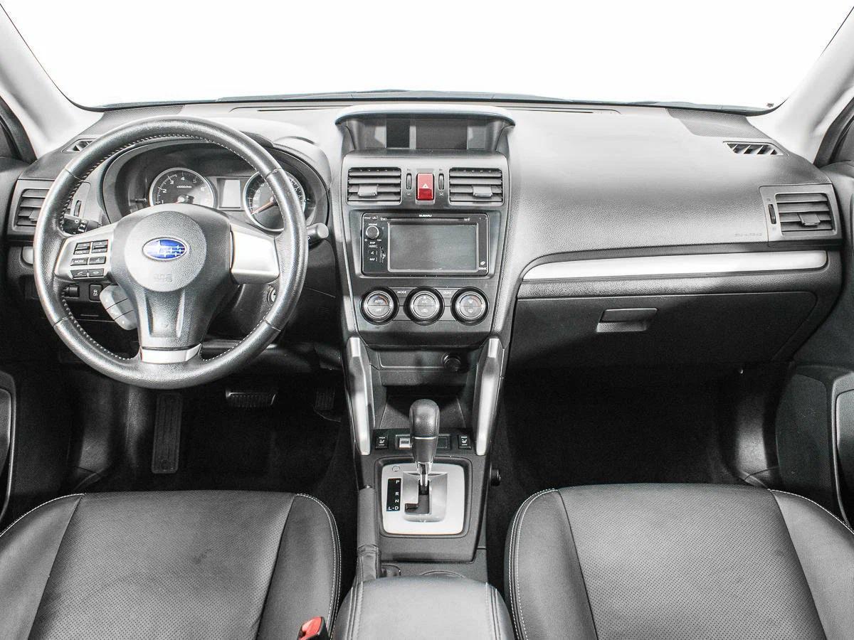 Subaru Forester 2014, белый