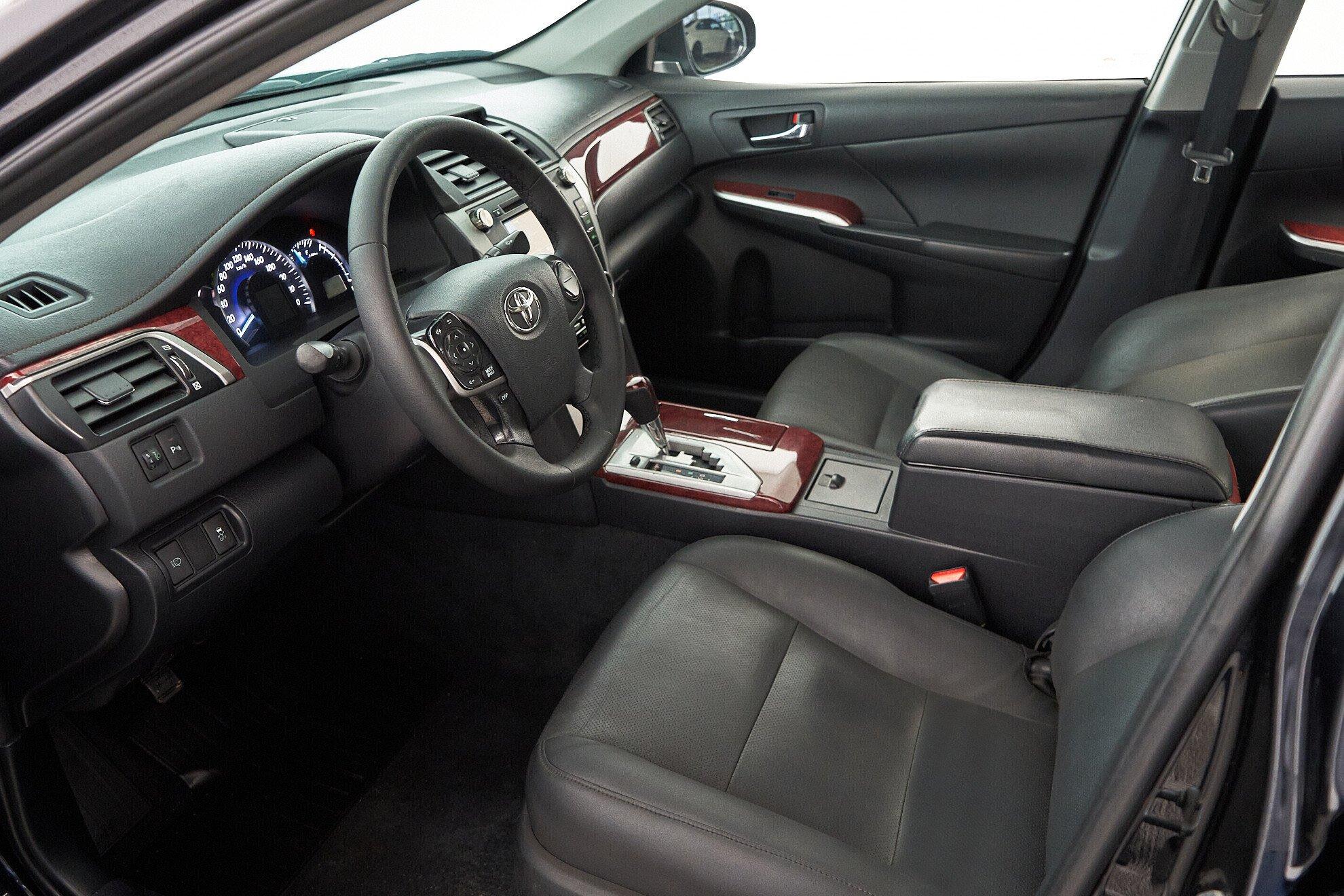 Toyota Camry 2014, черный