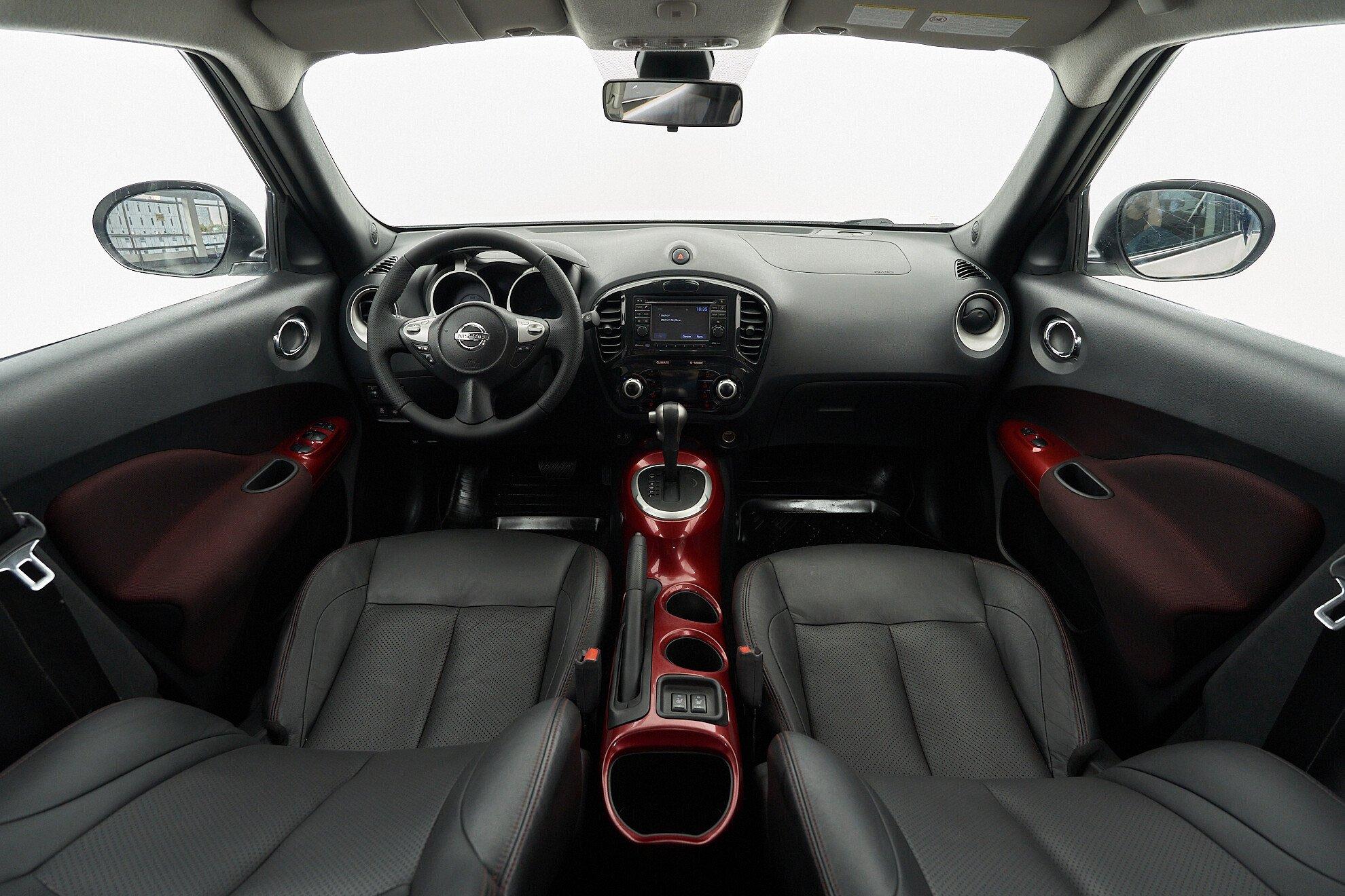 Nissan Juke 2012, белый