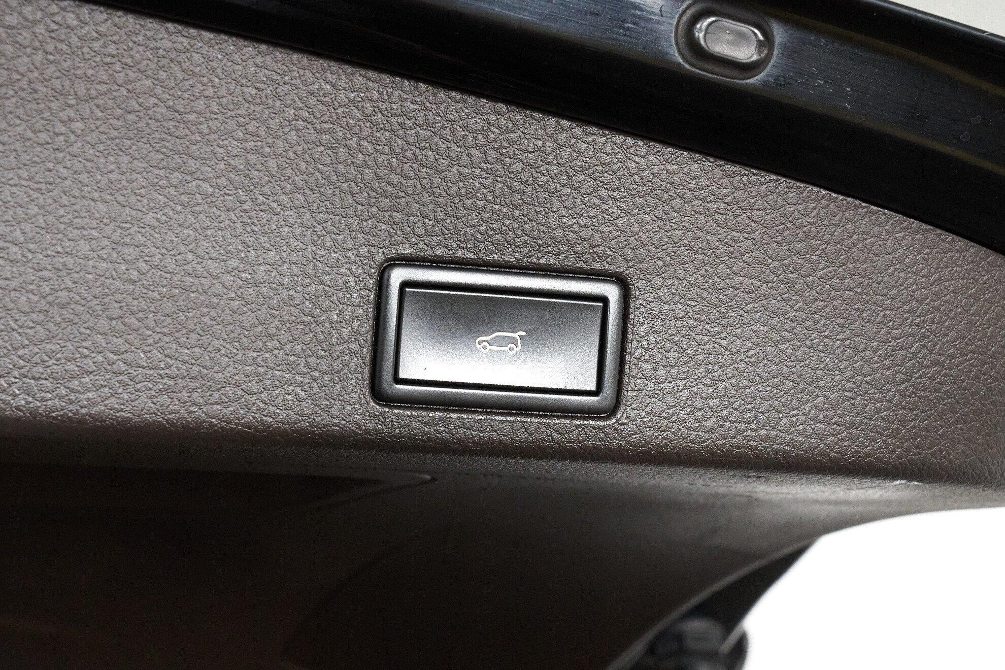 Volkswagen Touareg 2014, черный