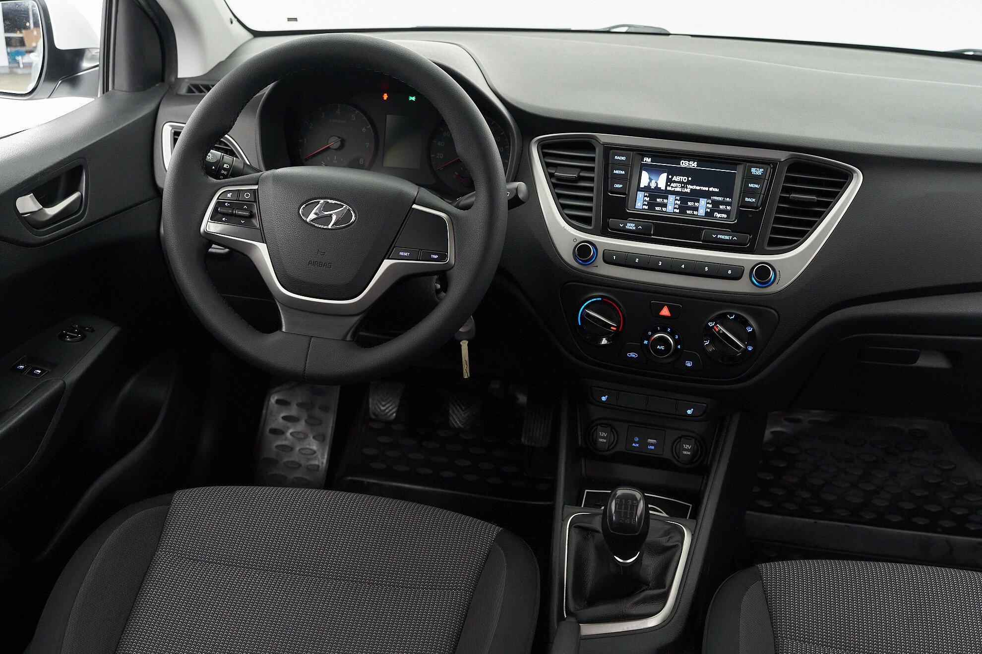 Hyundai Solaris 2019, белый