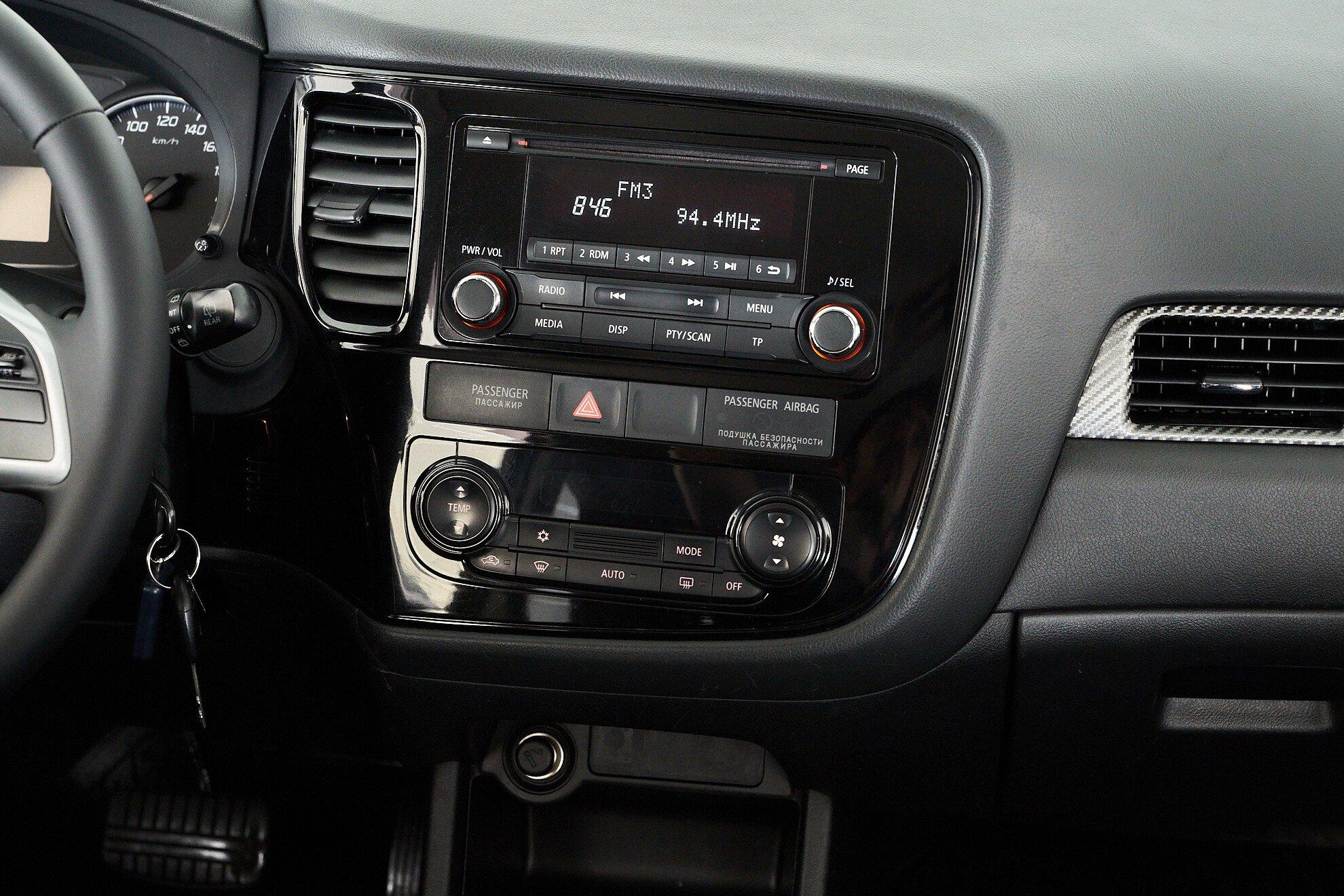 Mitsubishi Outlander 2013, черный