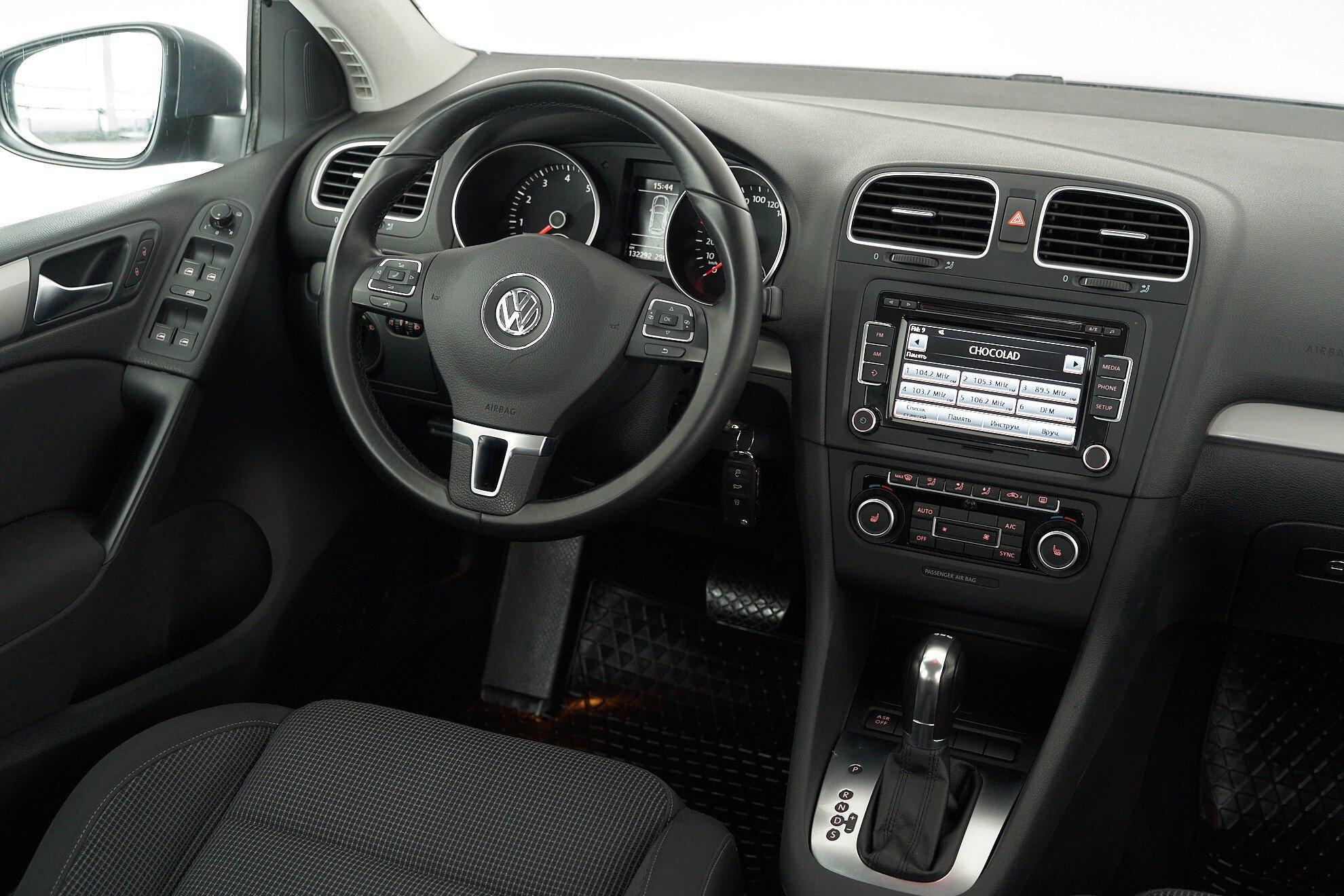 Volkswagen Golf 2012, серый