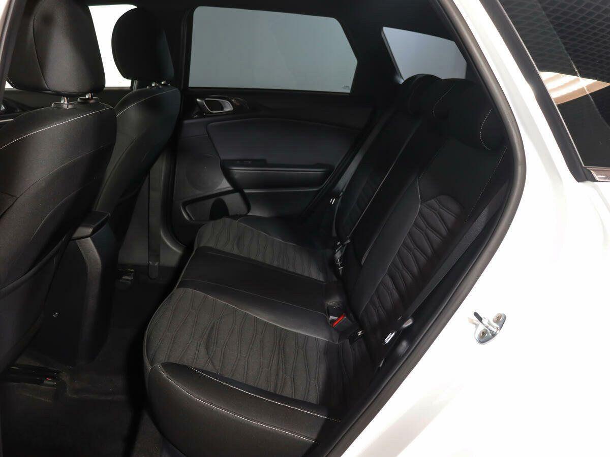 Kia Ceed 2023, белый