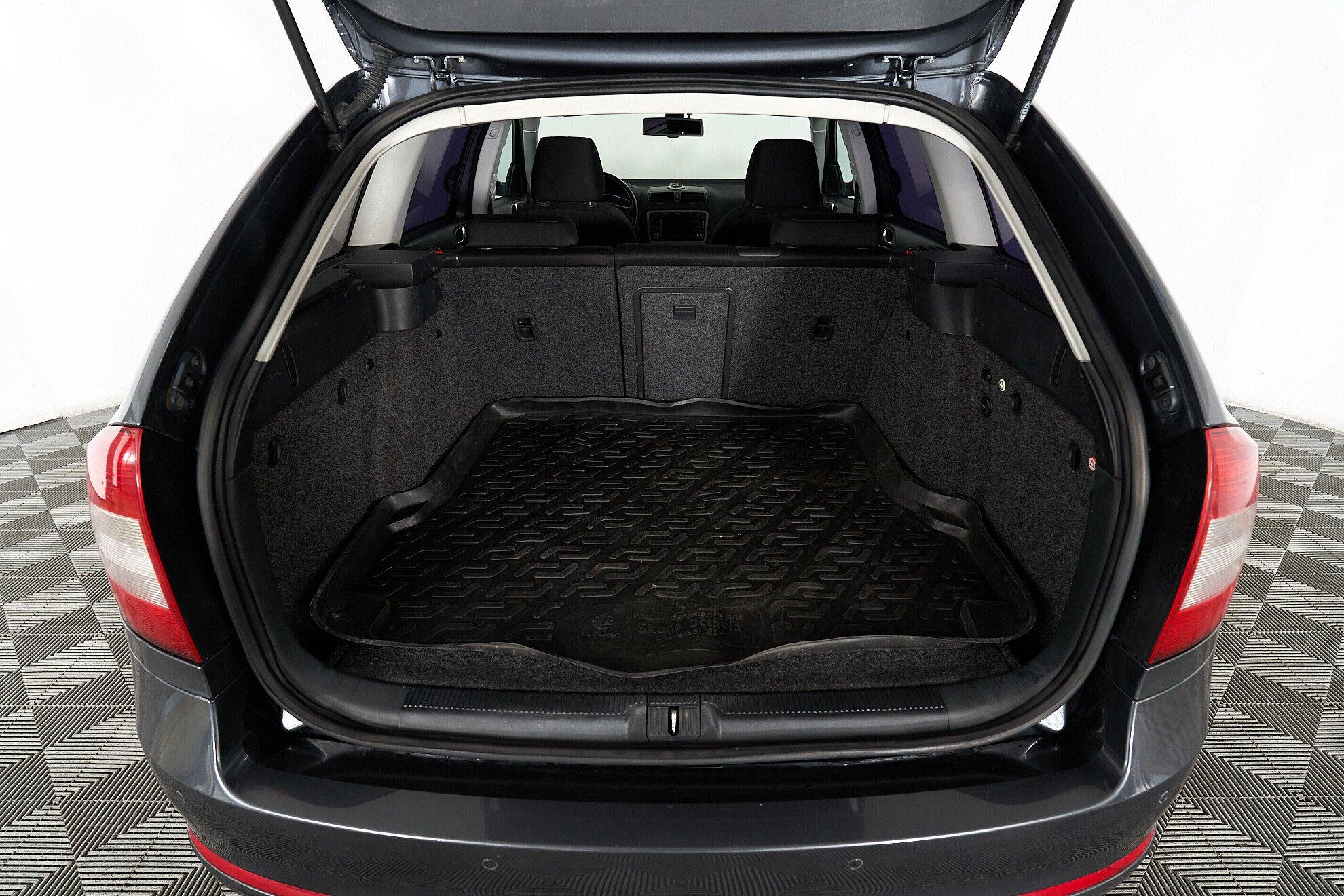 Skoda Octavia 2012, серый