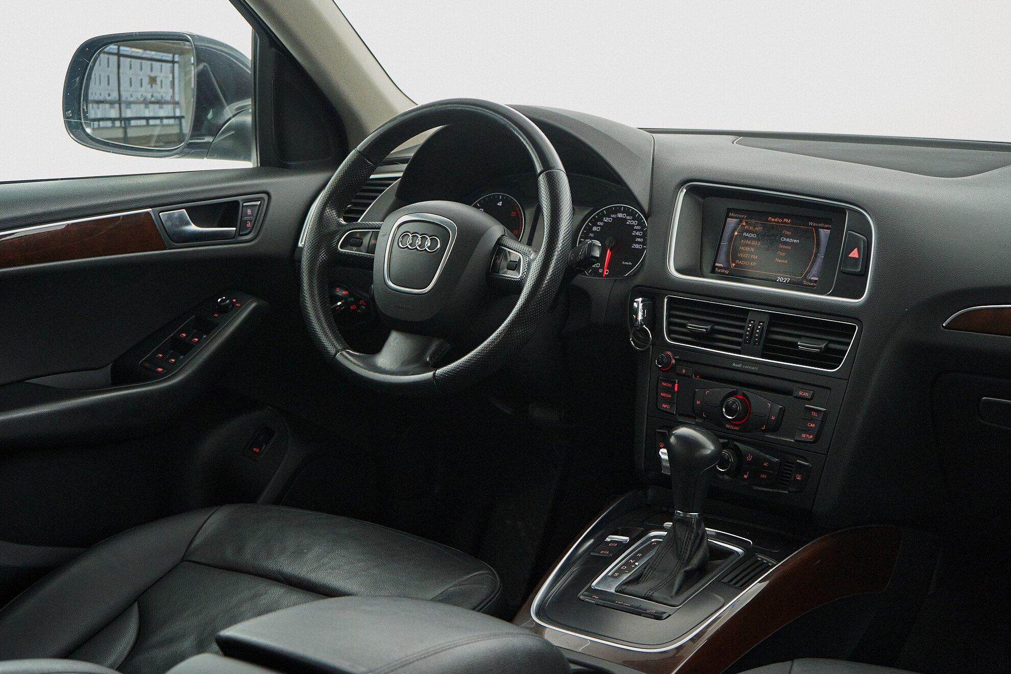 Audi Q5 2009, черный