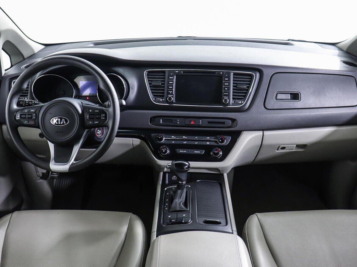 Kia Carnival 2016, белый