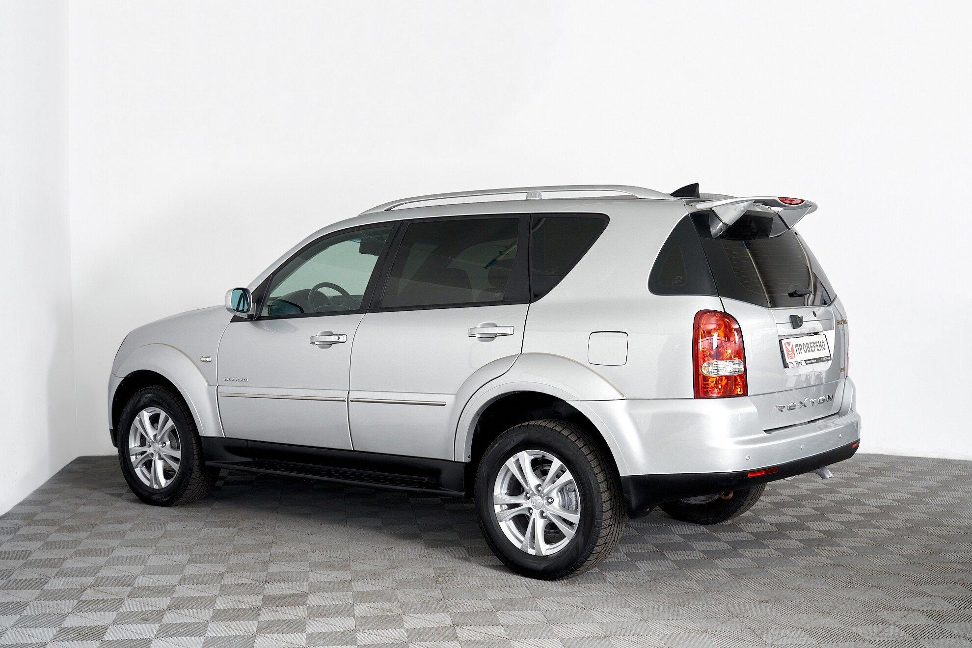 SsangYong Rexton 2011, серебряный