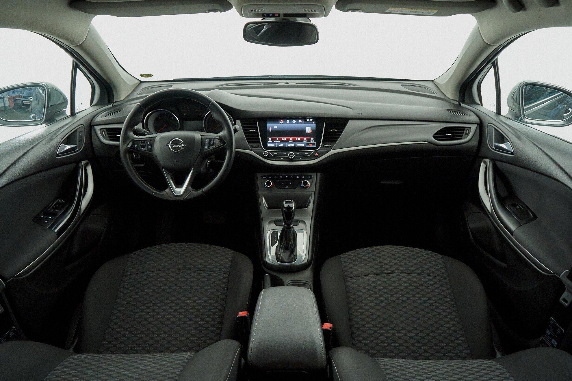 Opel Astra 2019, серый