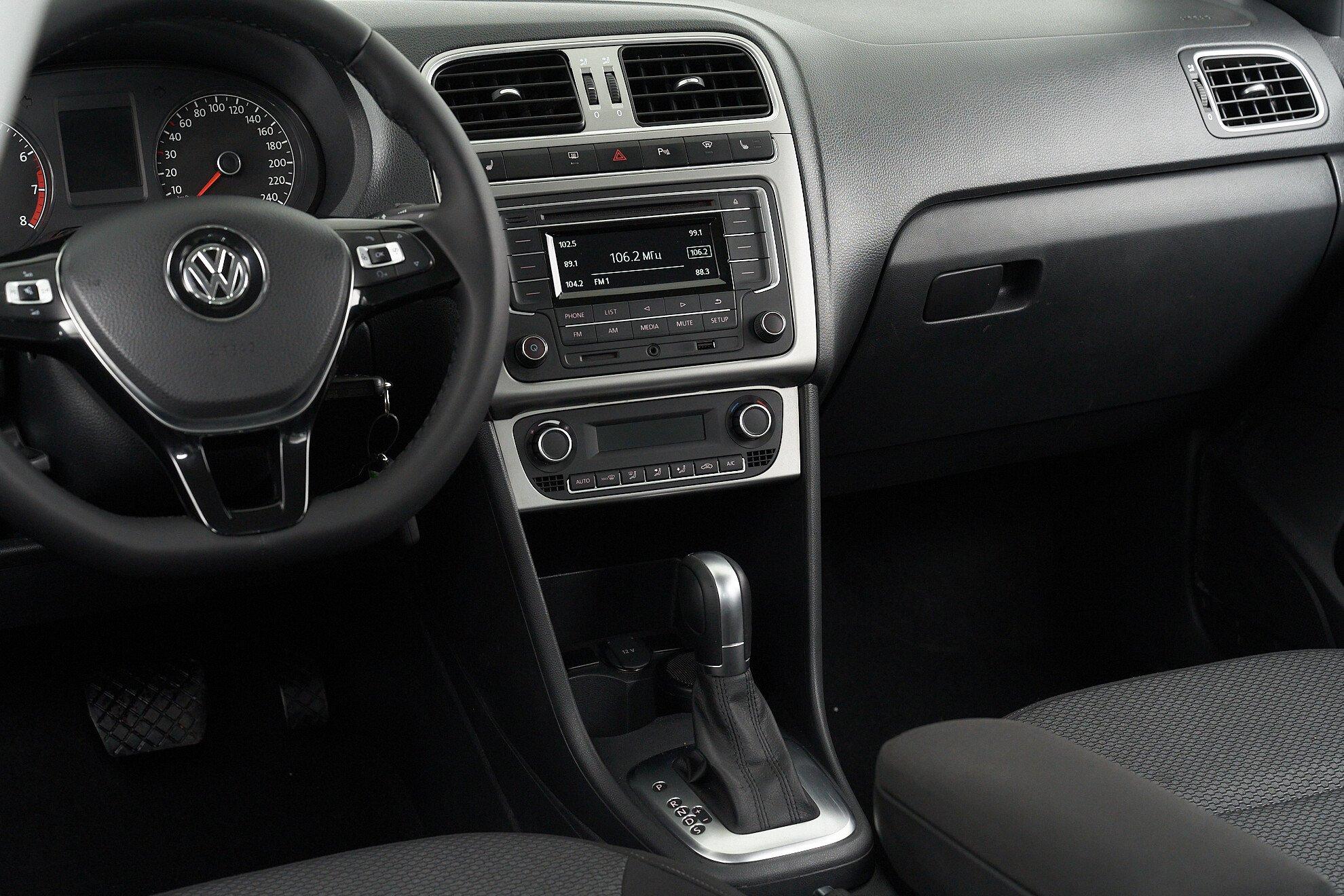 Volkswagen Polo 2018, серебряный