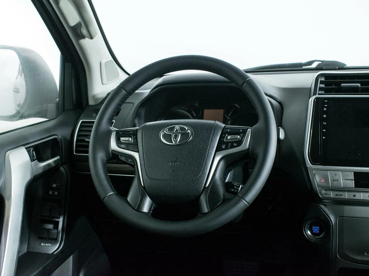 Toyota Land Cruiser Prado 2018, черный