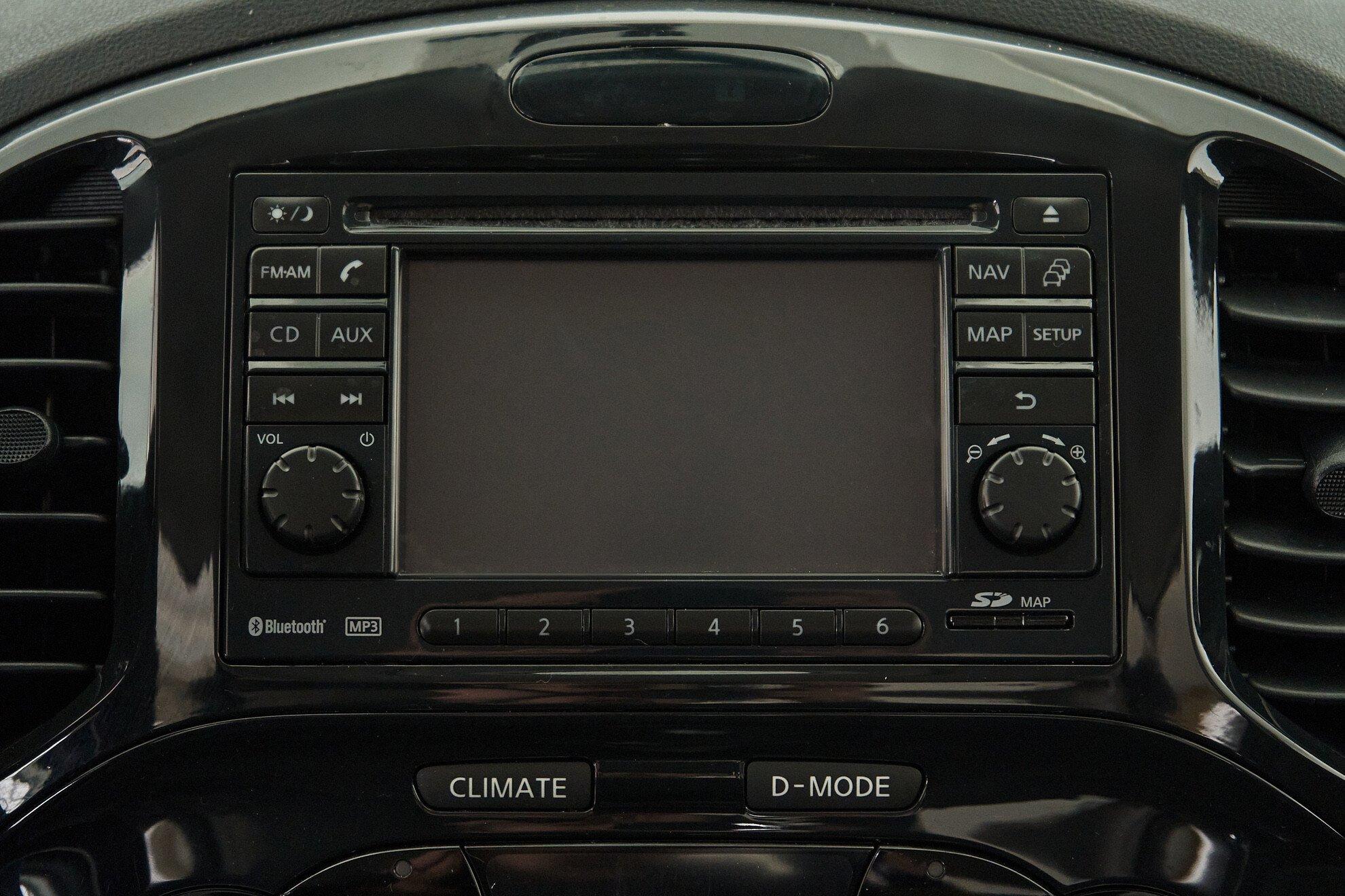 Nissan Juke 2012, белый