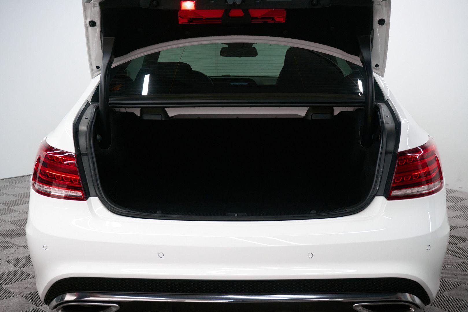 Mercedes-Benz E-Класс 2013, белый