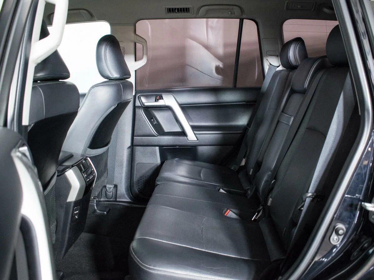 Toyota Land Cruiser Prado 2018, черный