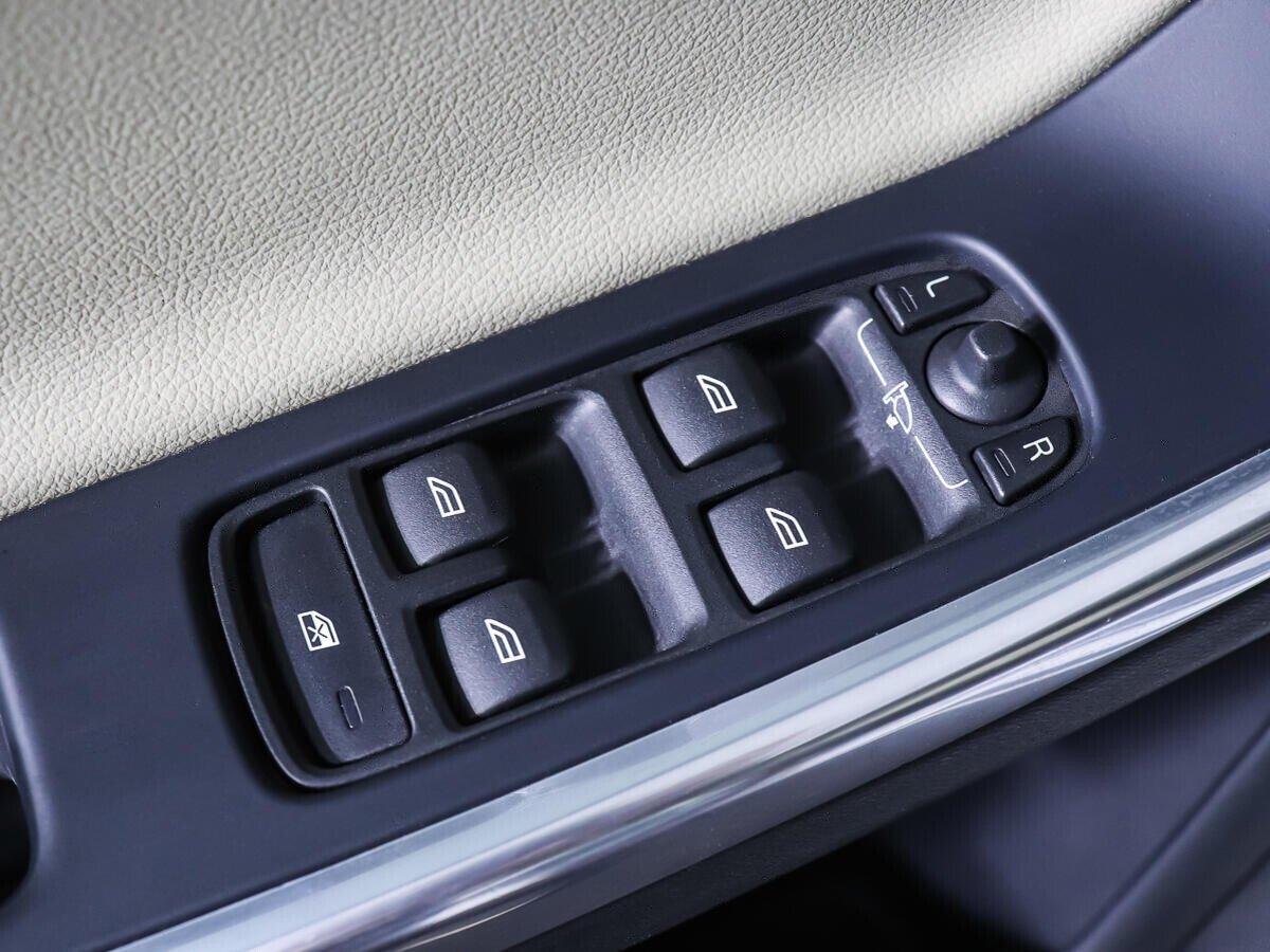 Volvo S60 2013, белый
