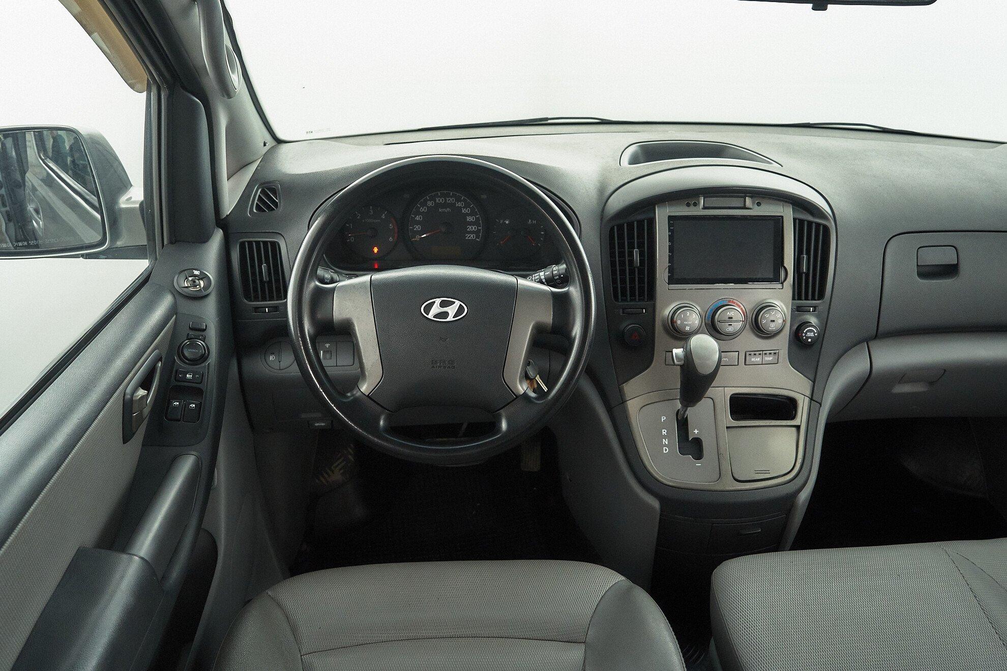 Hyundai Grand Starex 2013, серебряный