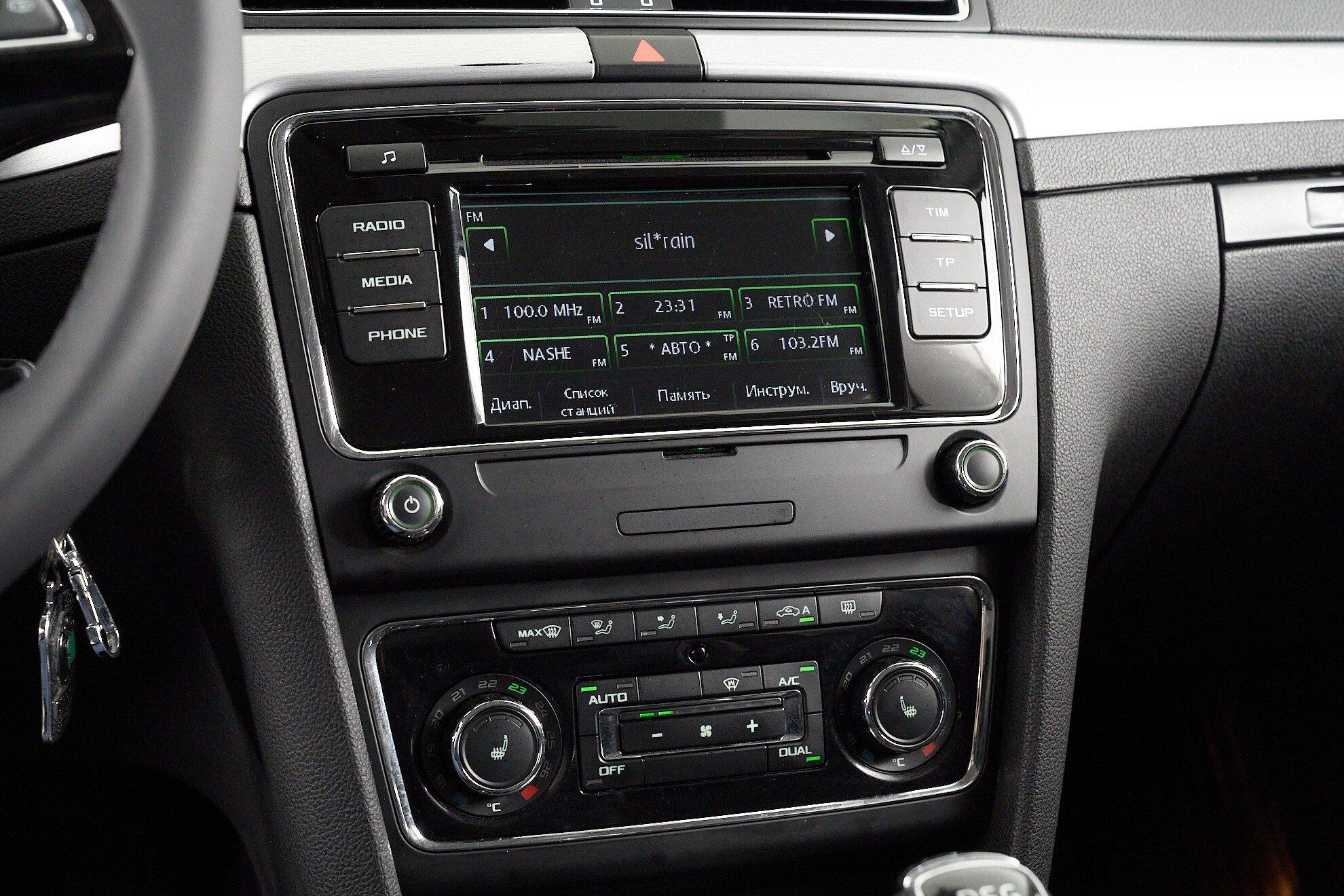 Skoda Superb 2013, белый