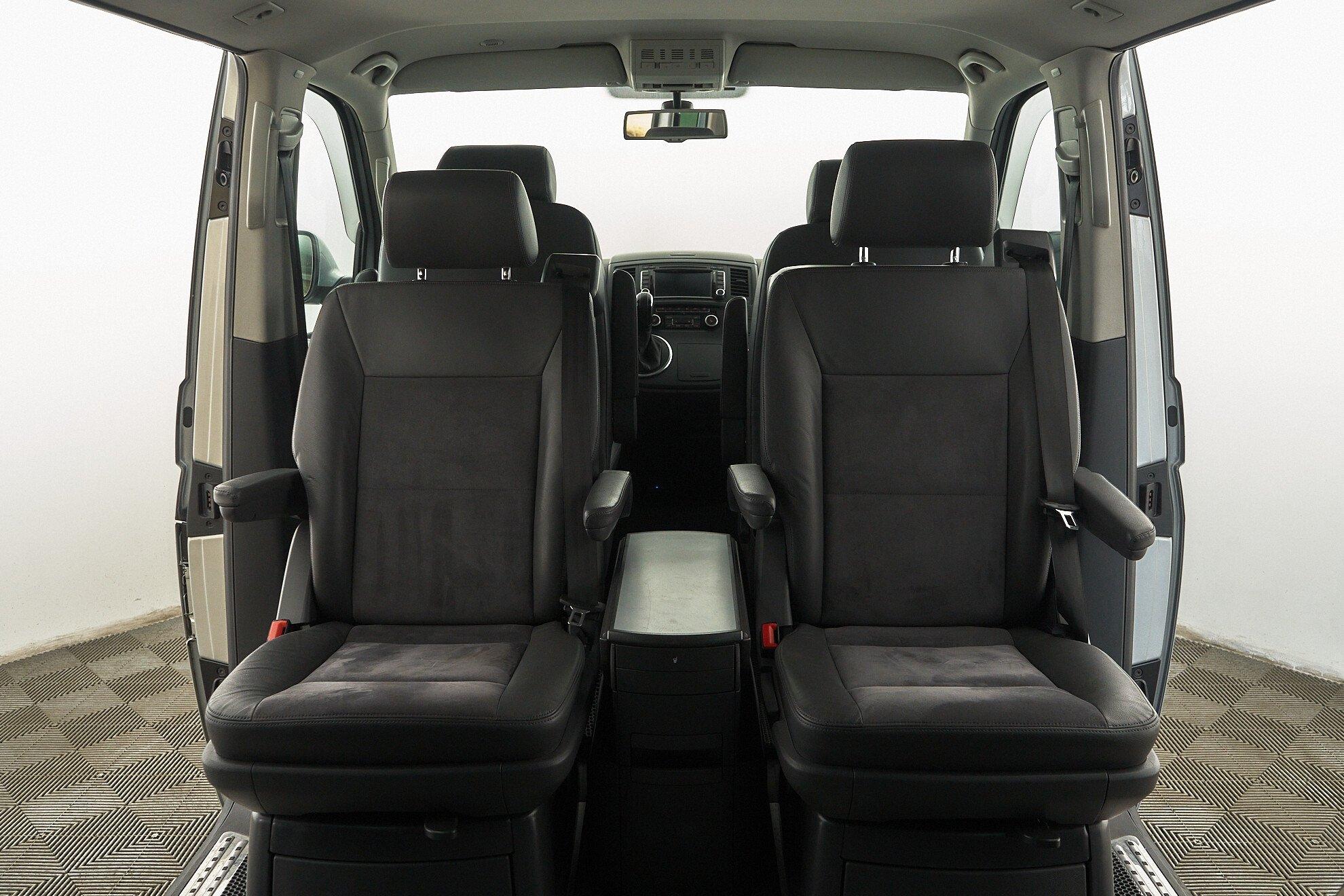 Volkswagen Multivan 2013, серебряный