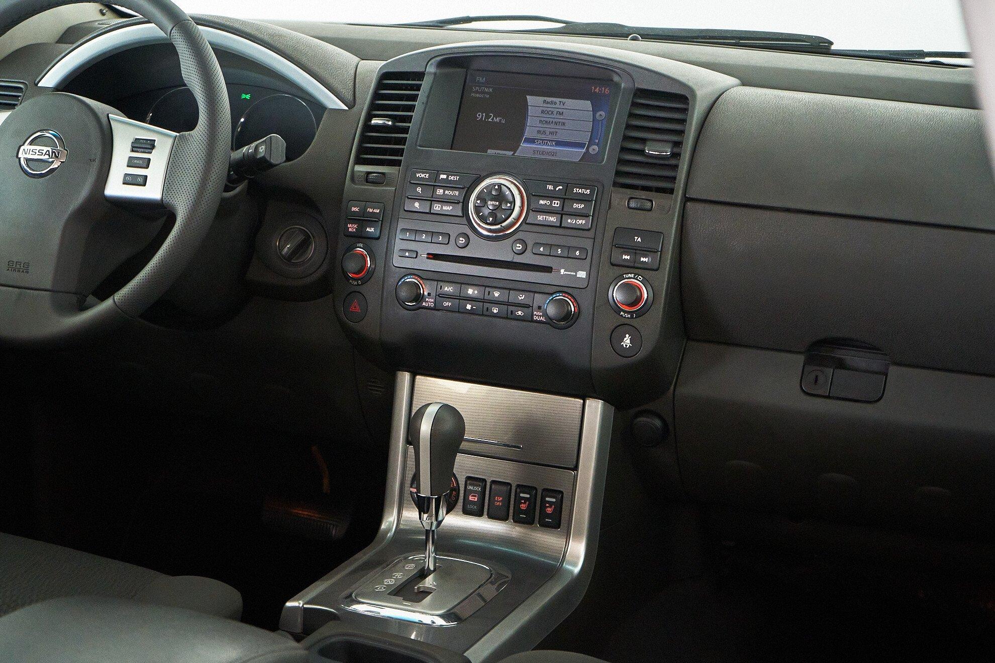 Nissan Pathfinder 2011, черный