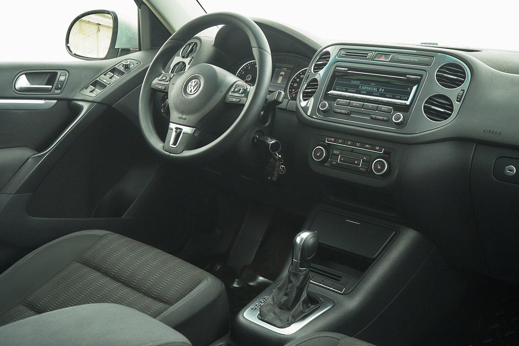 Volkswagen Tiguan 2014, серебряный