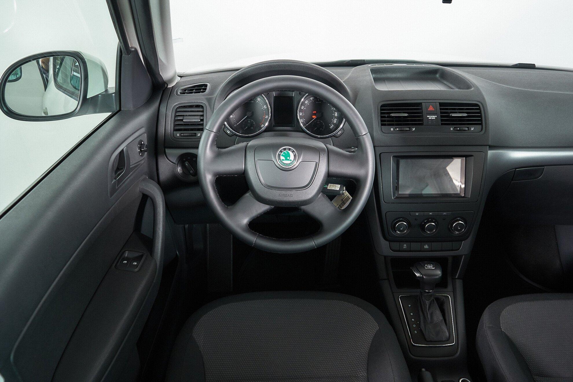 Skoda Yeti 2012, белый