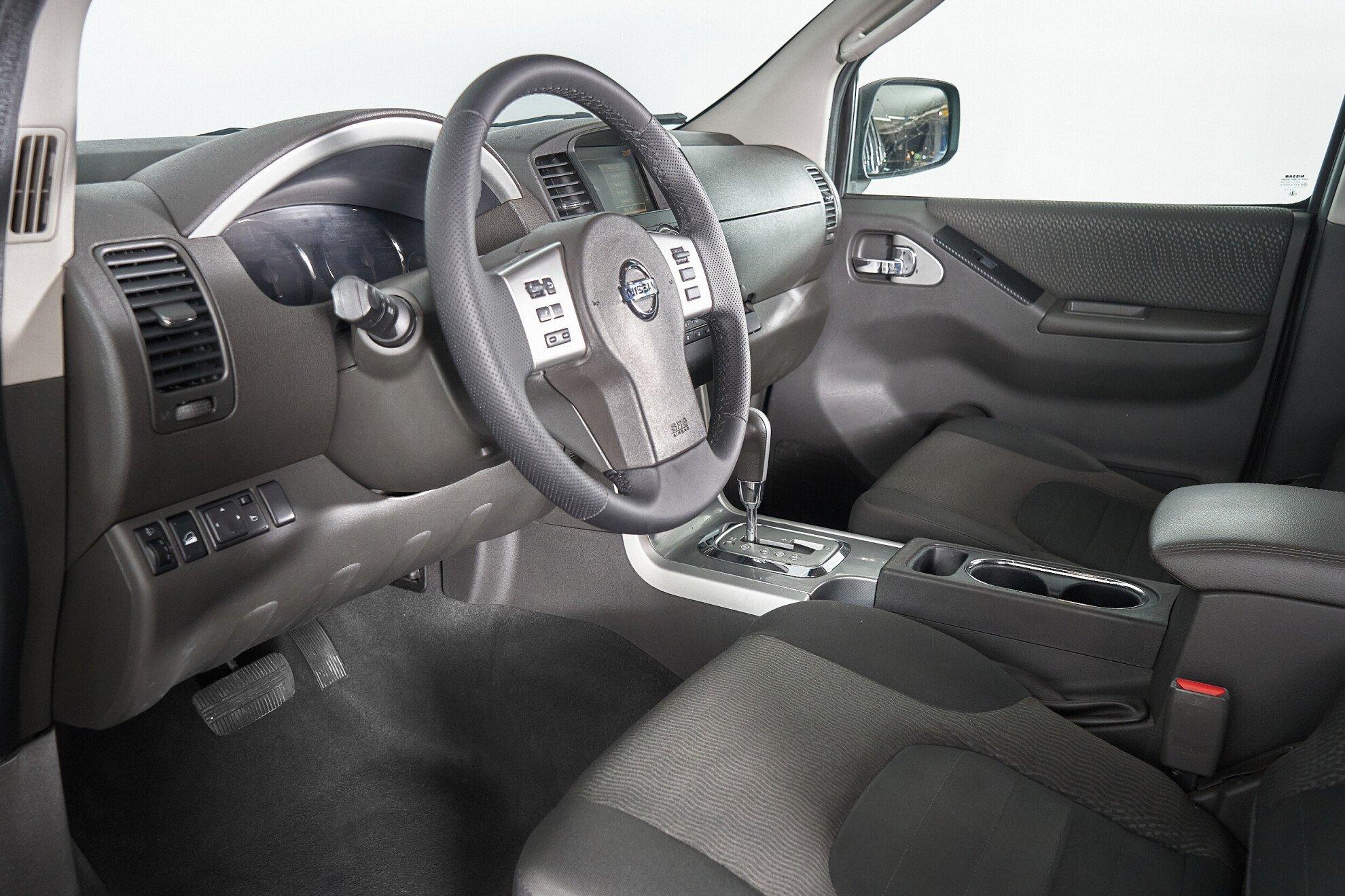 Nissan Pathfinder 2012, черный