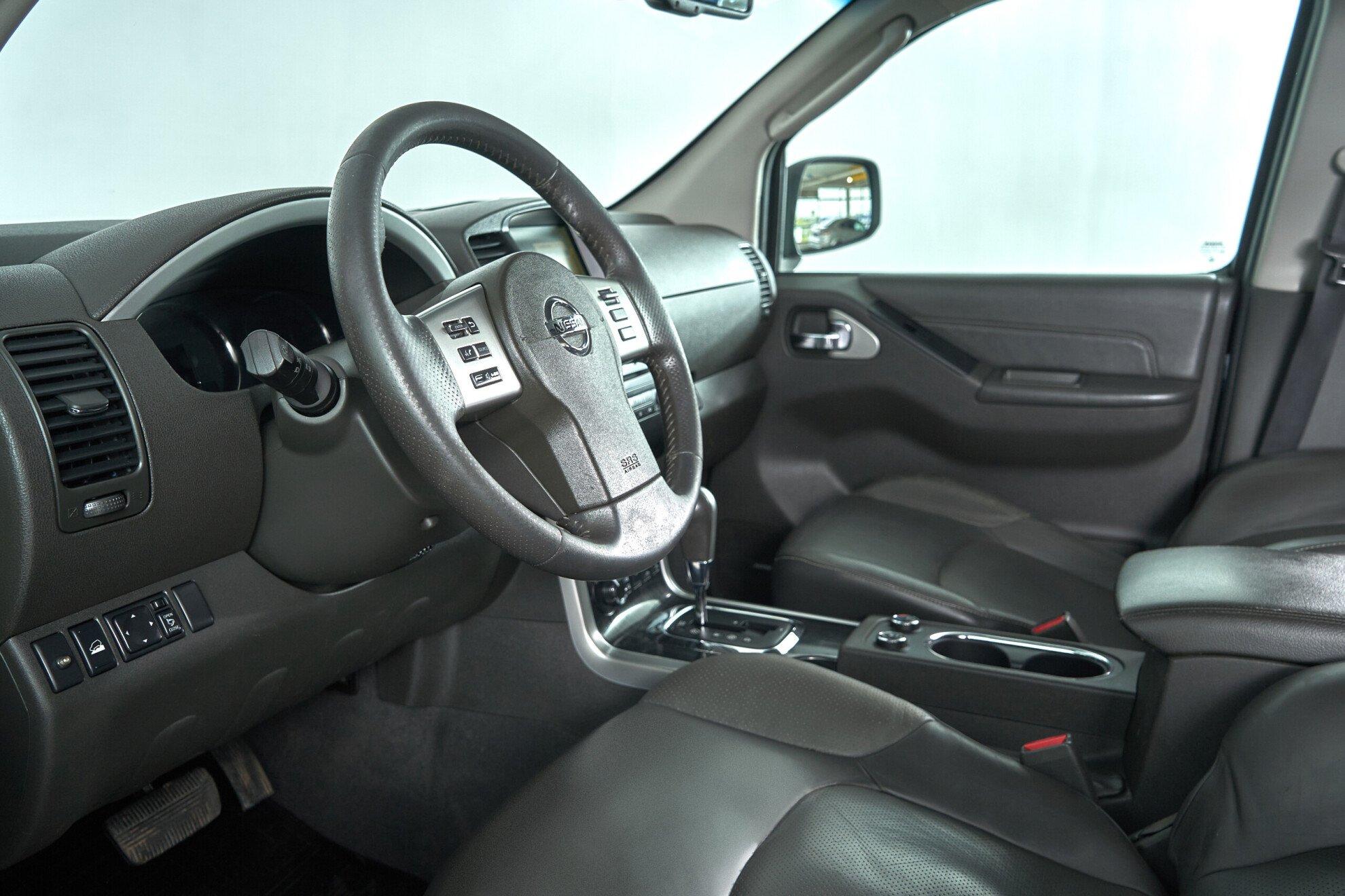 Nissan Pathfinder 2013, синий
