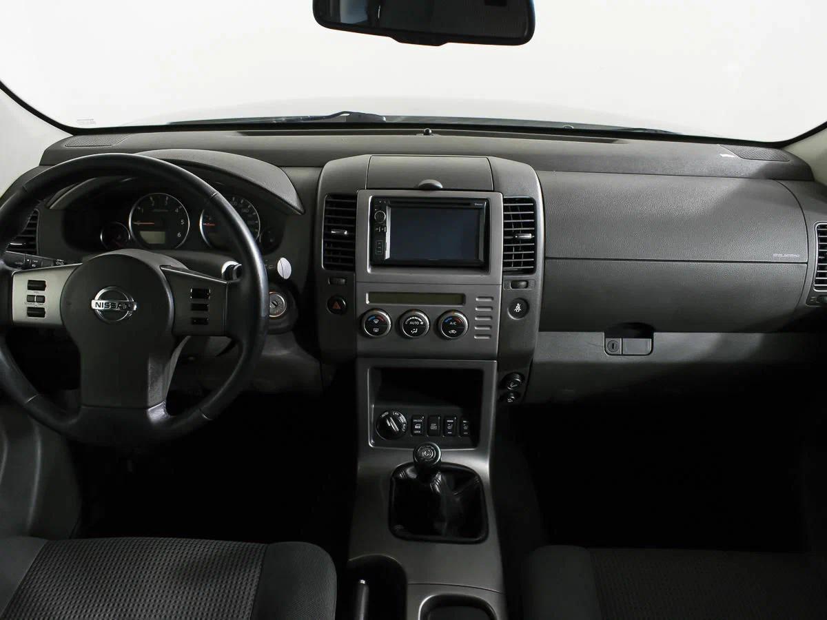 Nissan Pathfinder 2009, зеленый