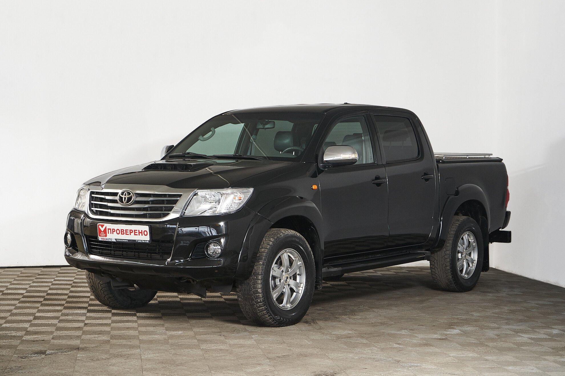 Toyota Hilux 2013, черный
