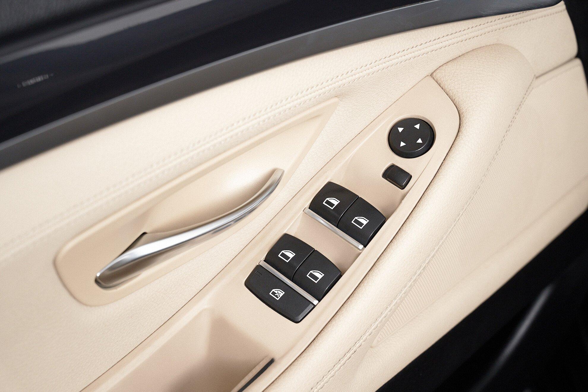 BMW 5 серии 2016, черный