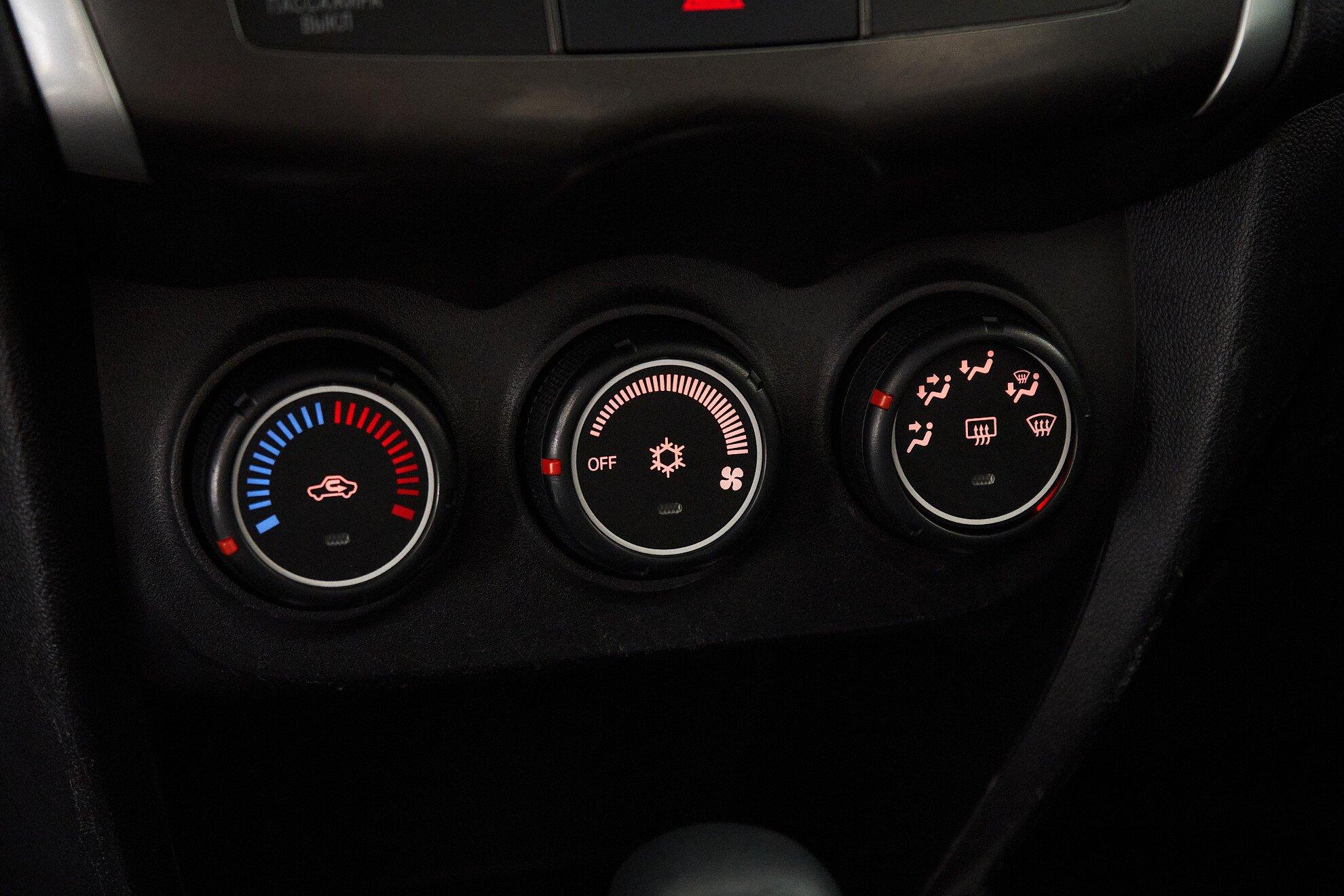 Mitsubishi ASX 2012, белый