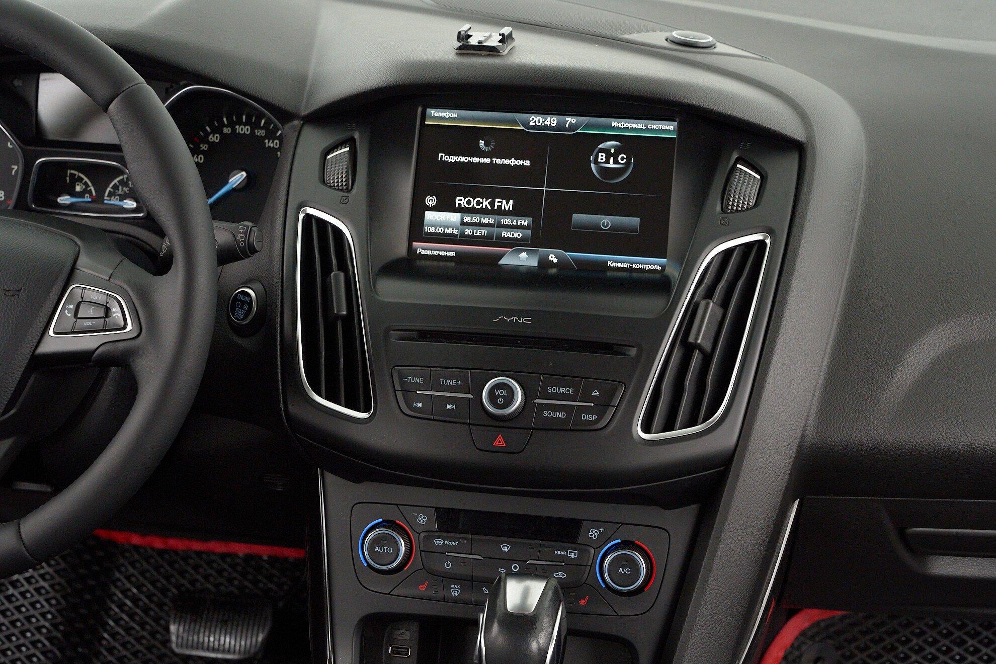 Ford Focus 2015, черный