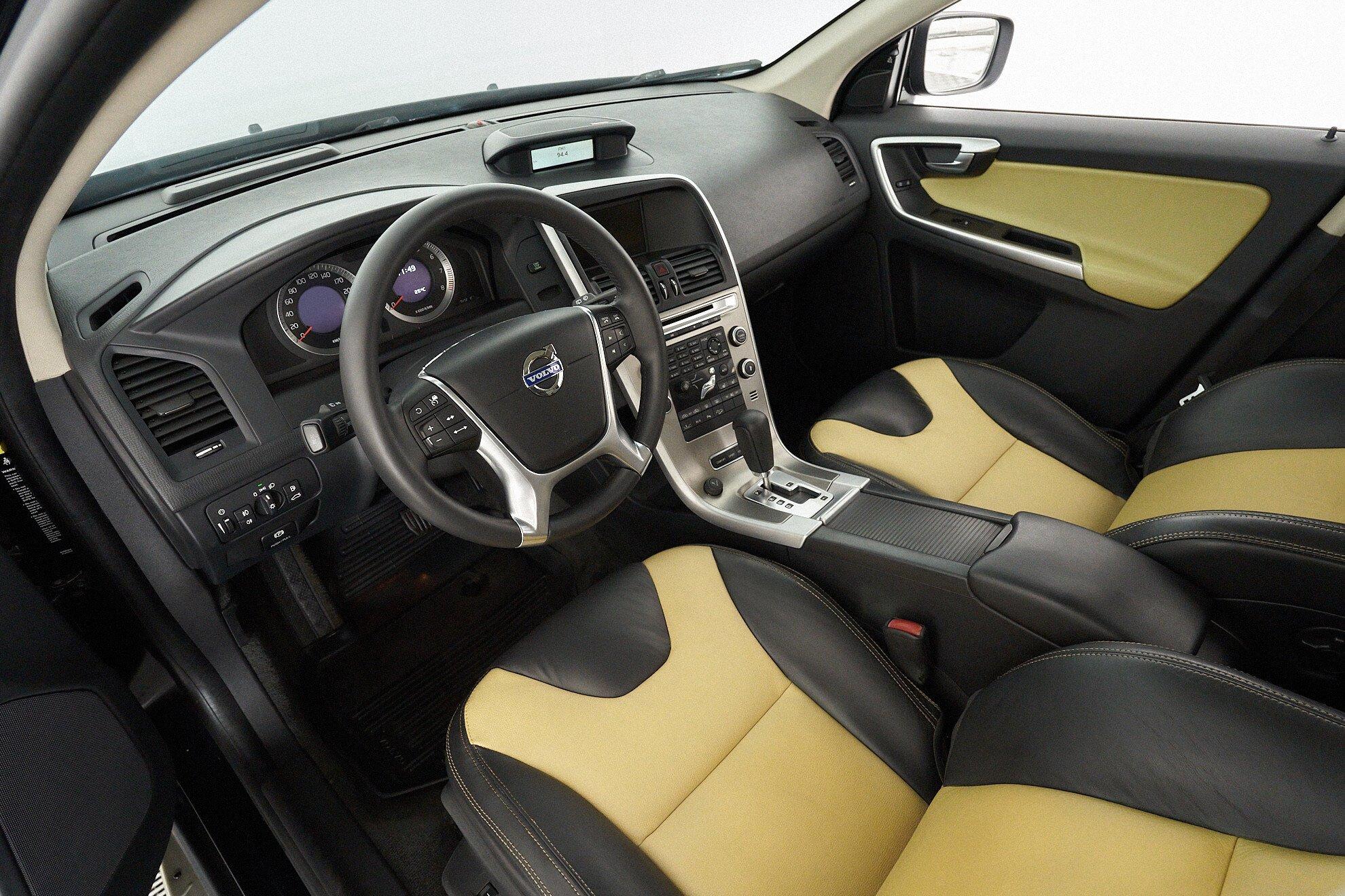 Volvo XC60 2010, черный