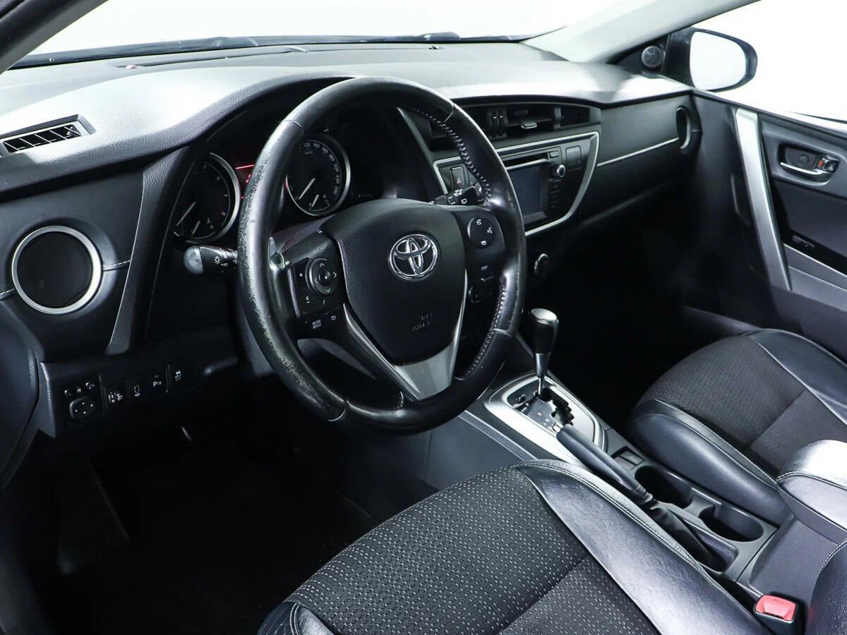 Toyota Auris 2014, серебряный