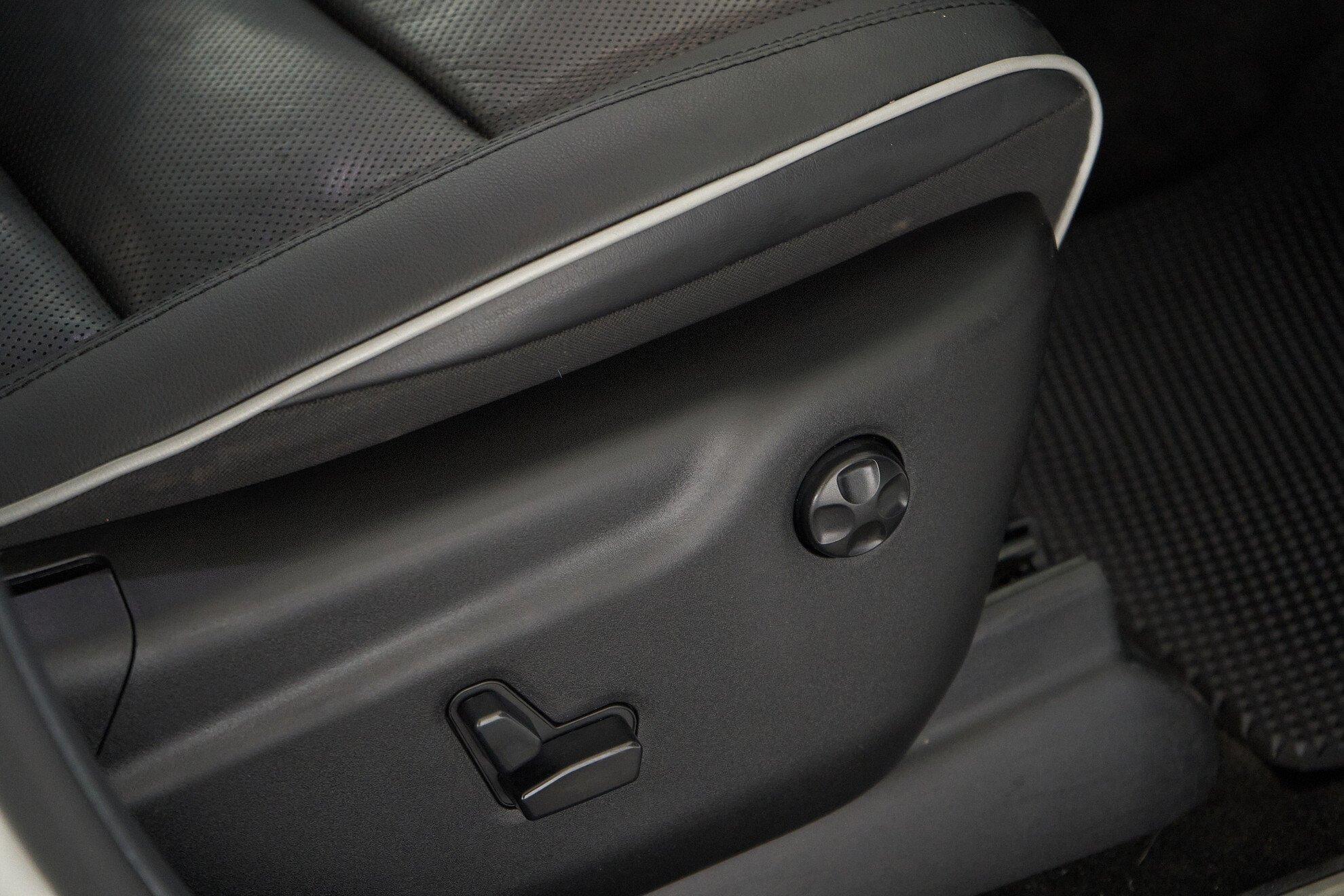Jeep Grand Cherokee 2012, белый
