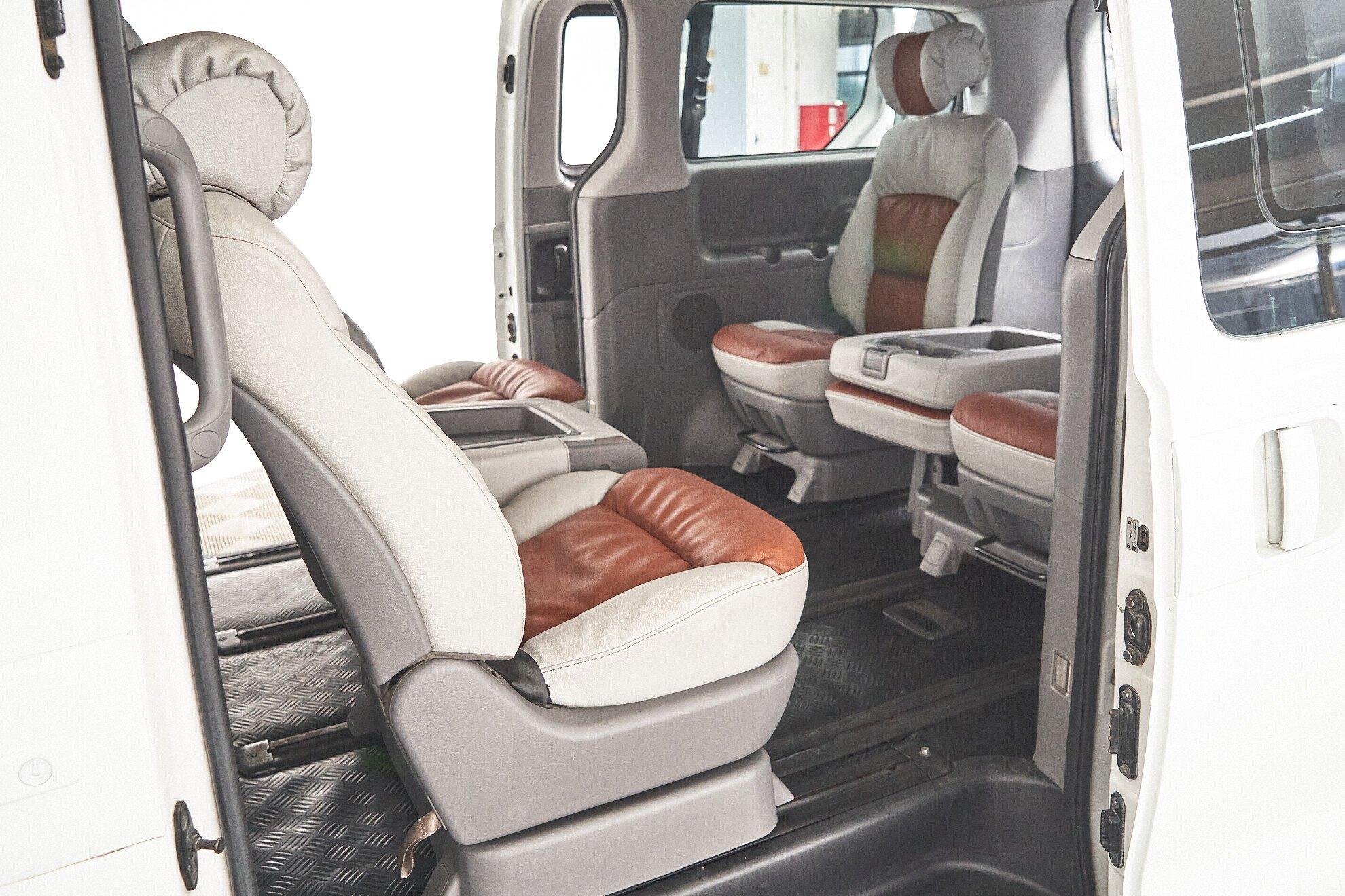 Hyundai Grand Starex 2010, белый