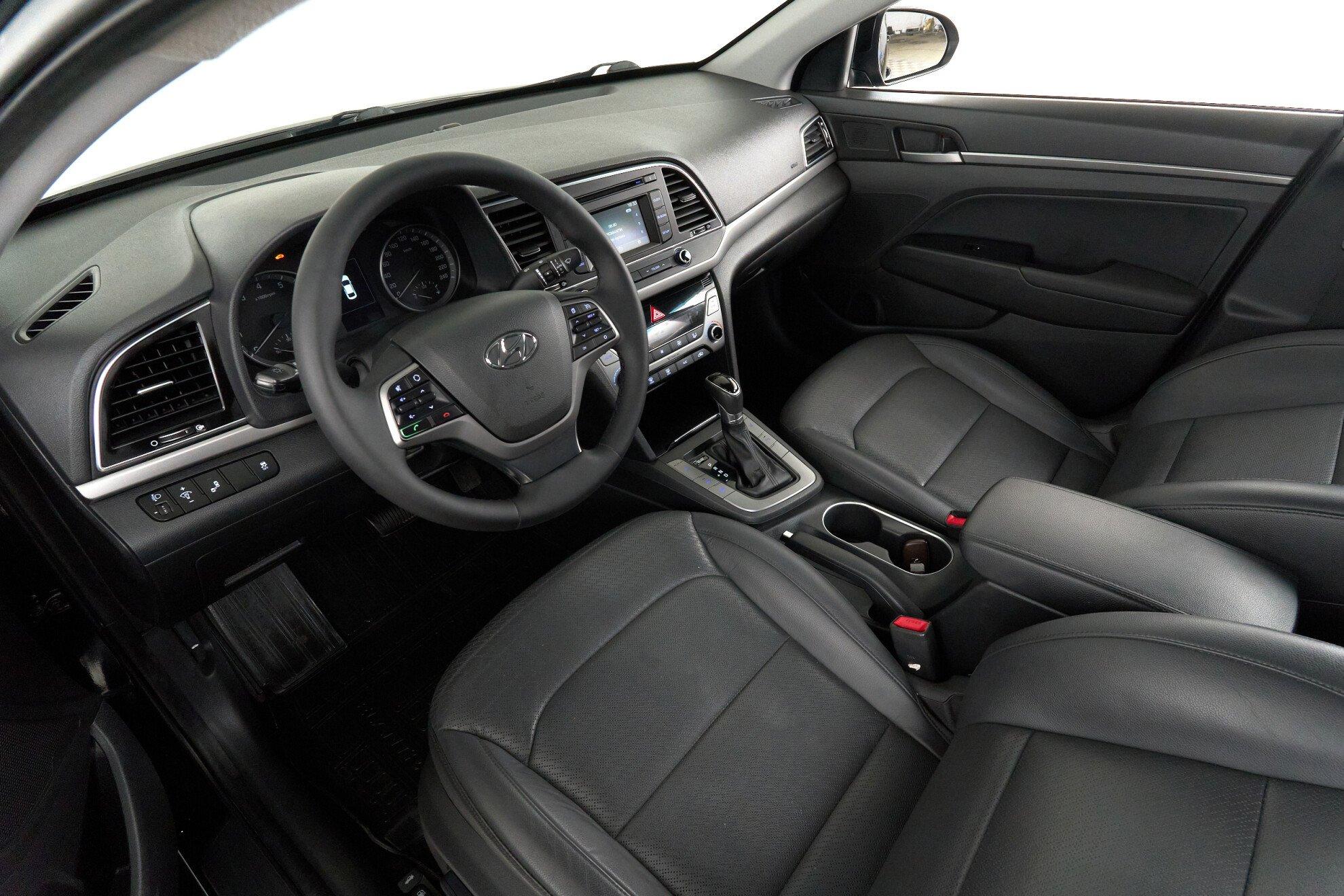 Hyundai Elantra 2016, черный
