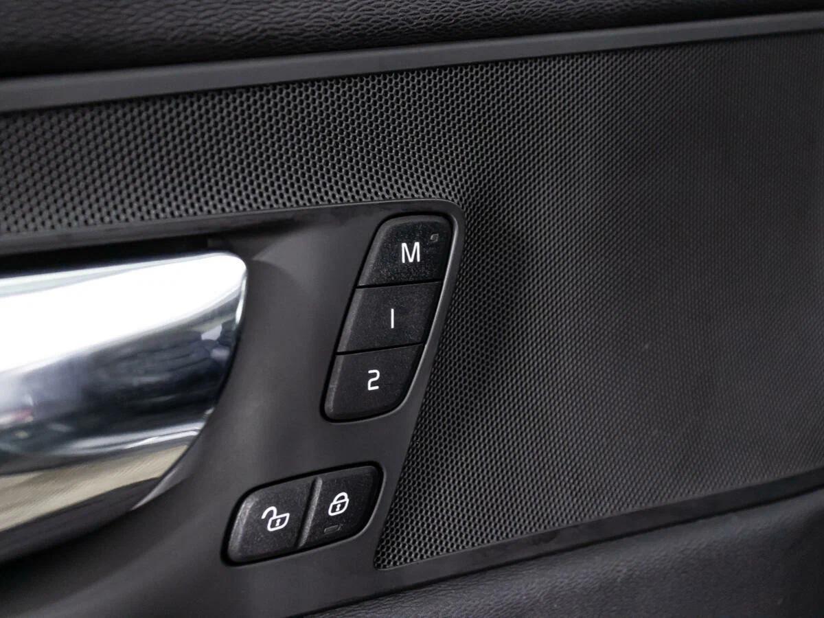 Volvo XC60 2019, серый
