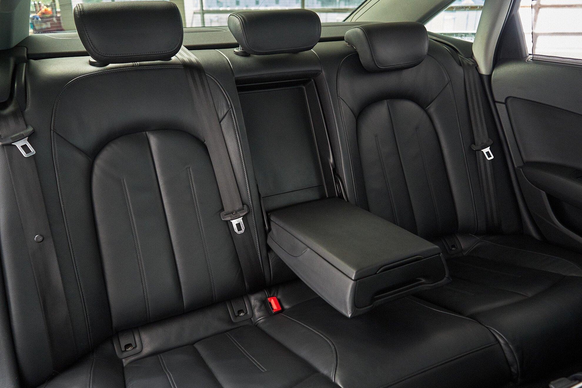 Audi A6 2012, черный