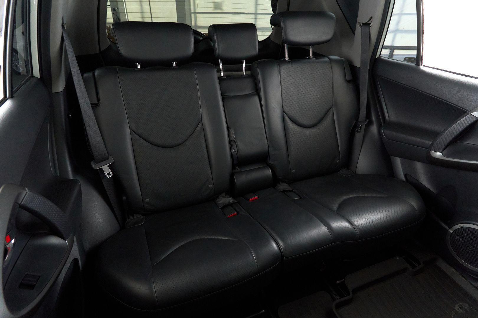 Toyota RAV4 2011, белый