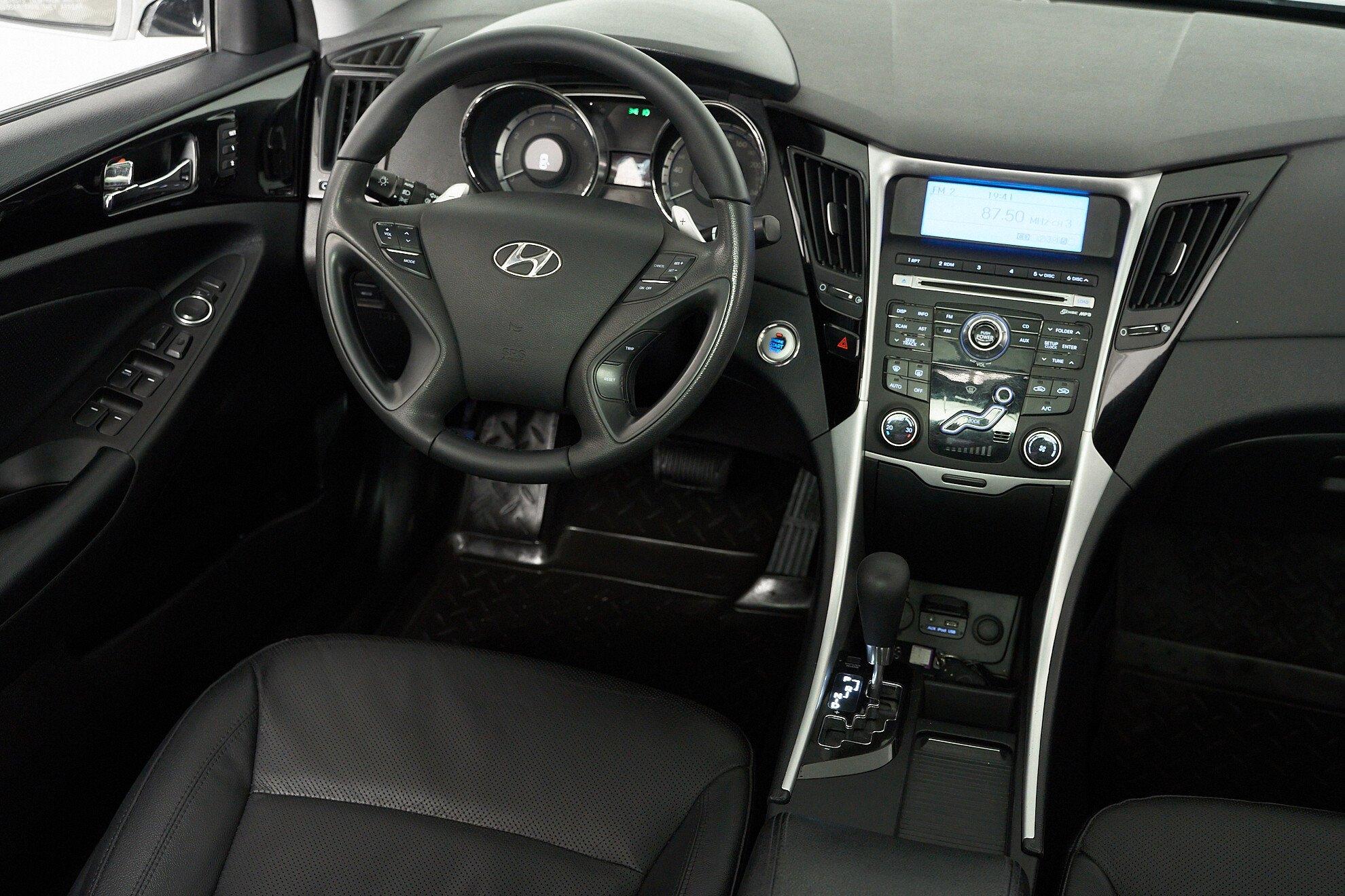 Hyundai Sonata 2011, серебряный